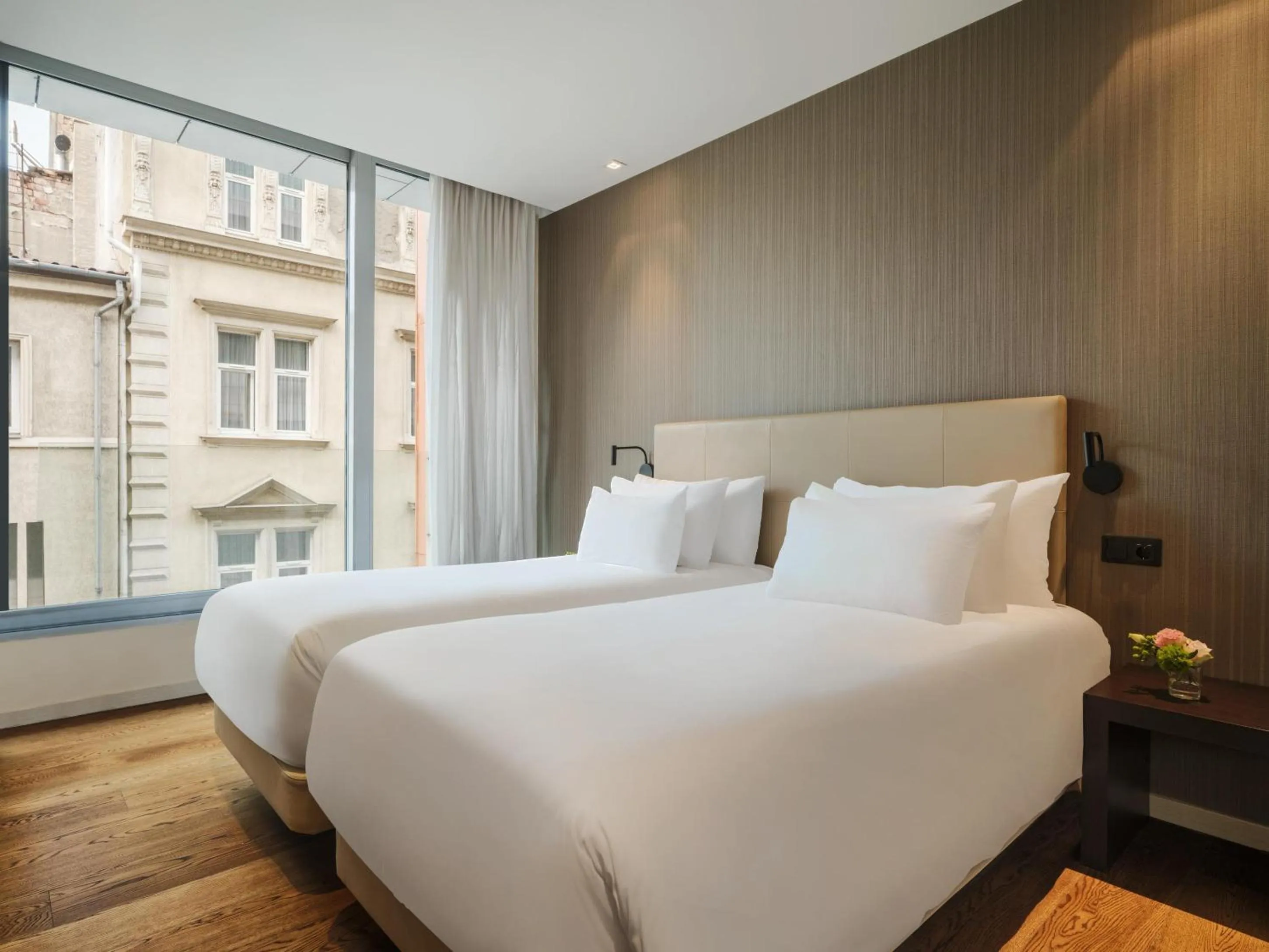 Photo of the whole room, Bed in NH Collection Budapest City Center