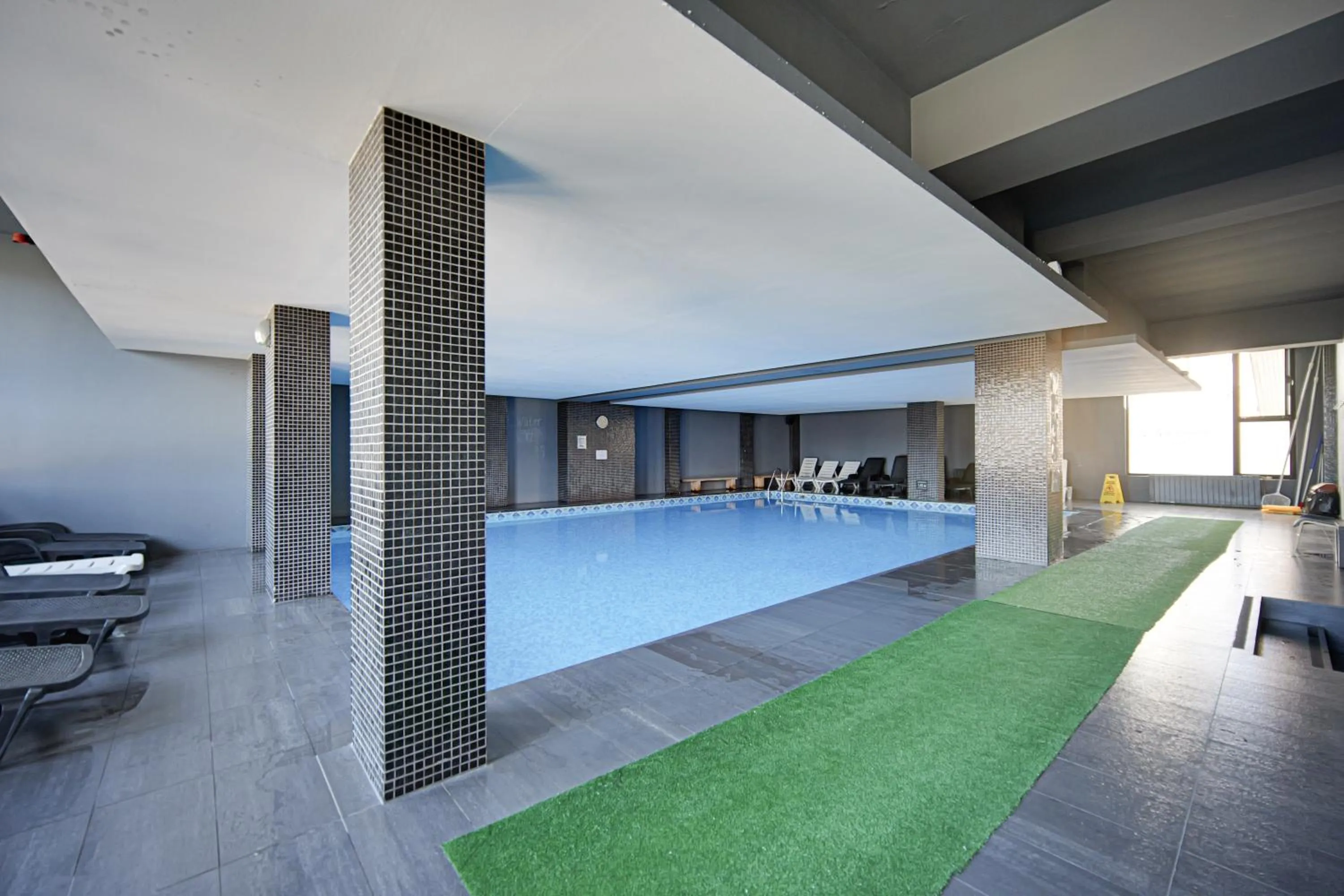 Swimming pool in Riverside Boutique Hotel