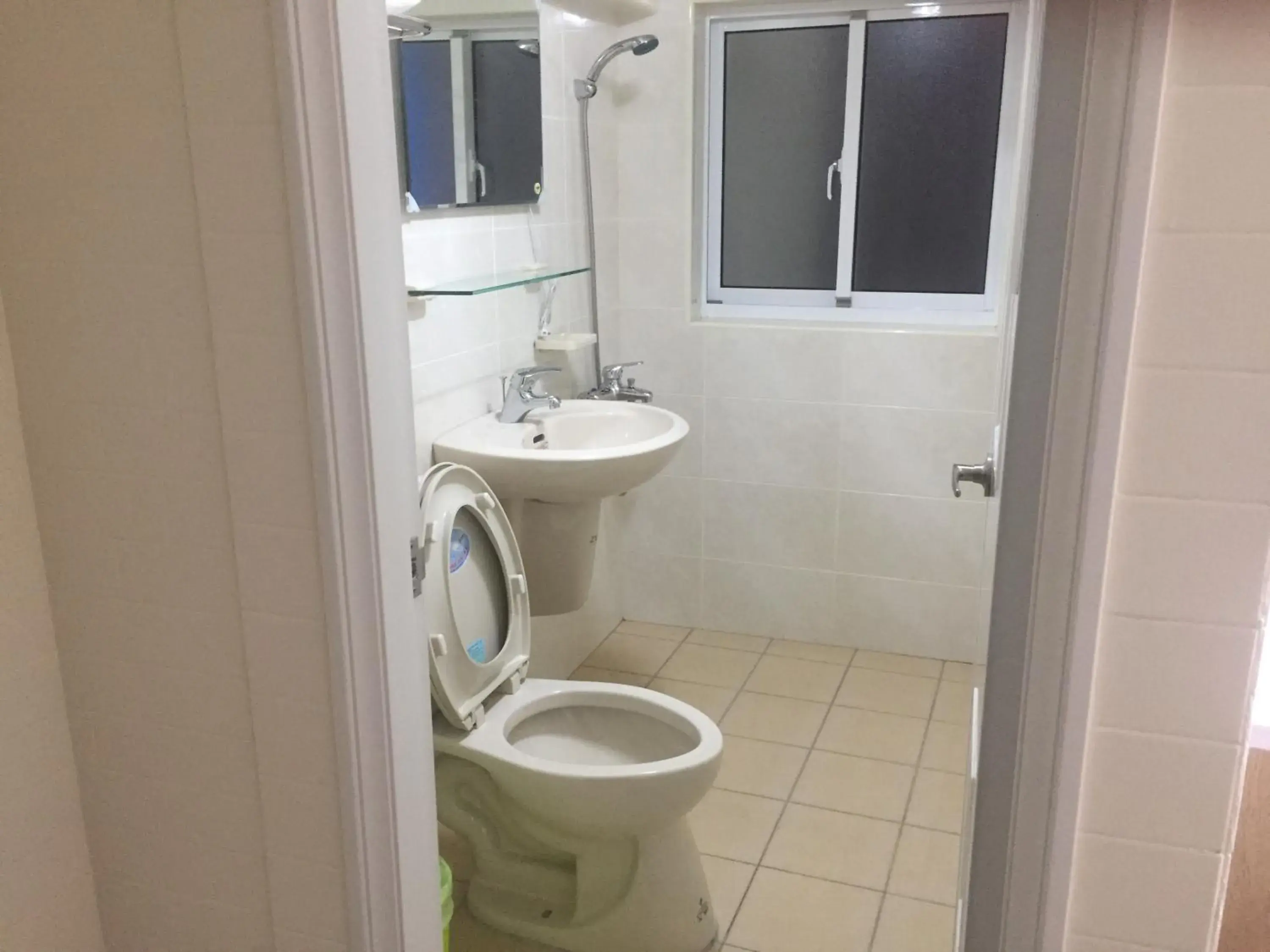 Bathroom in Traveler Station