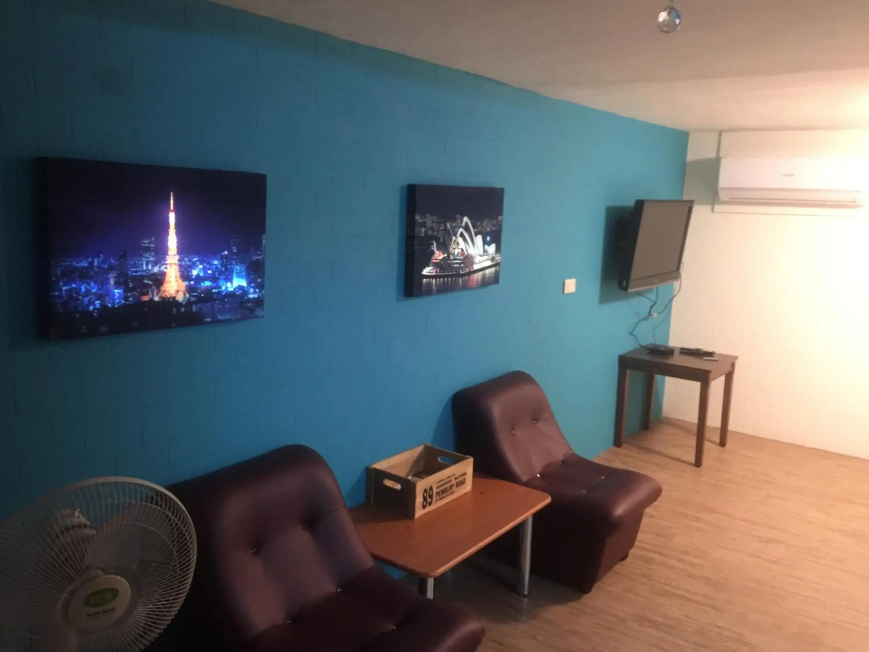 TV/Entertainment Center in Traveler Station