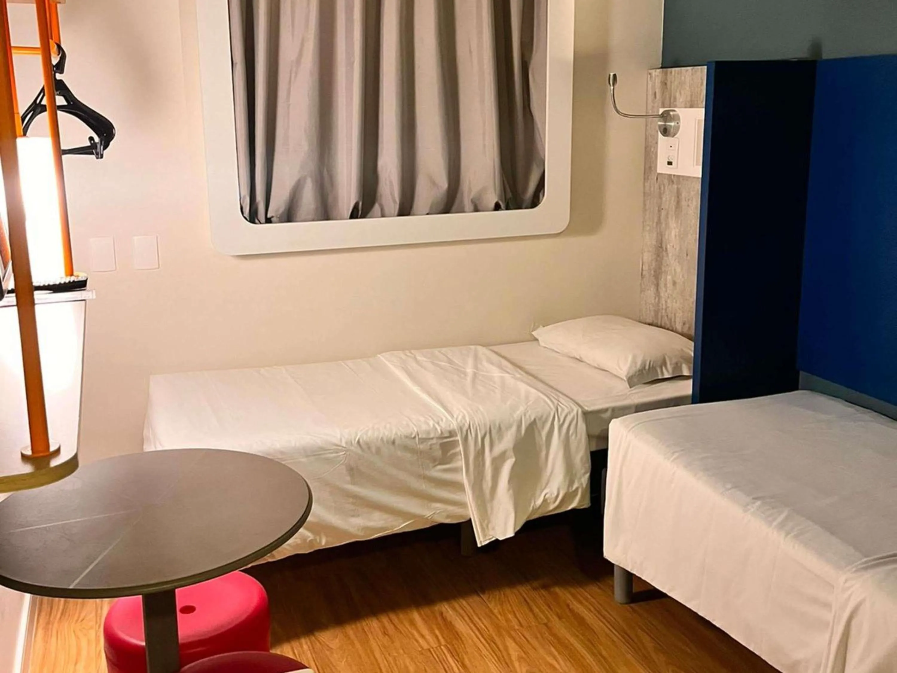 Bedroom, Bed in ibis budget Santos Gonzaga