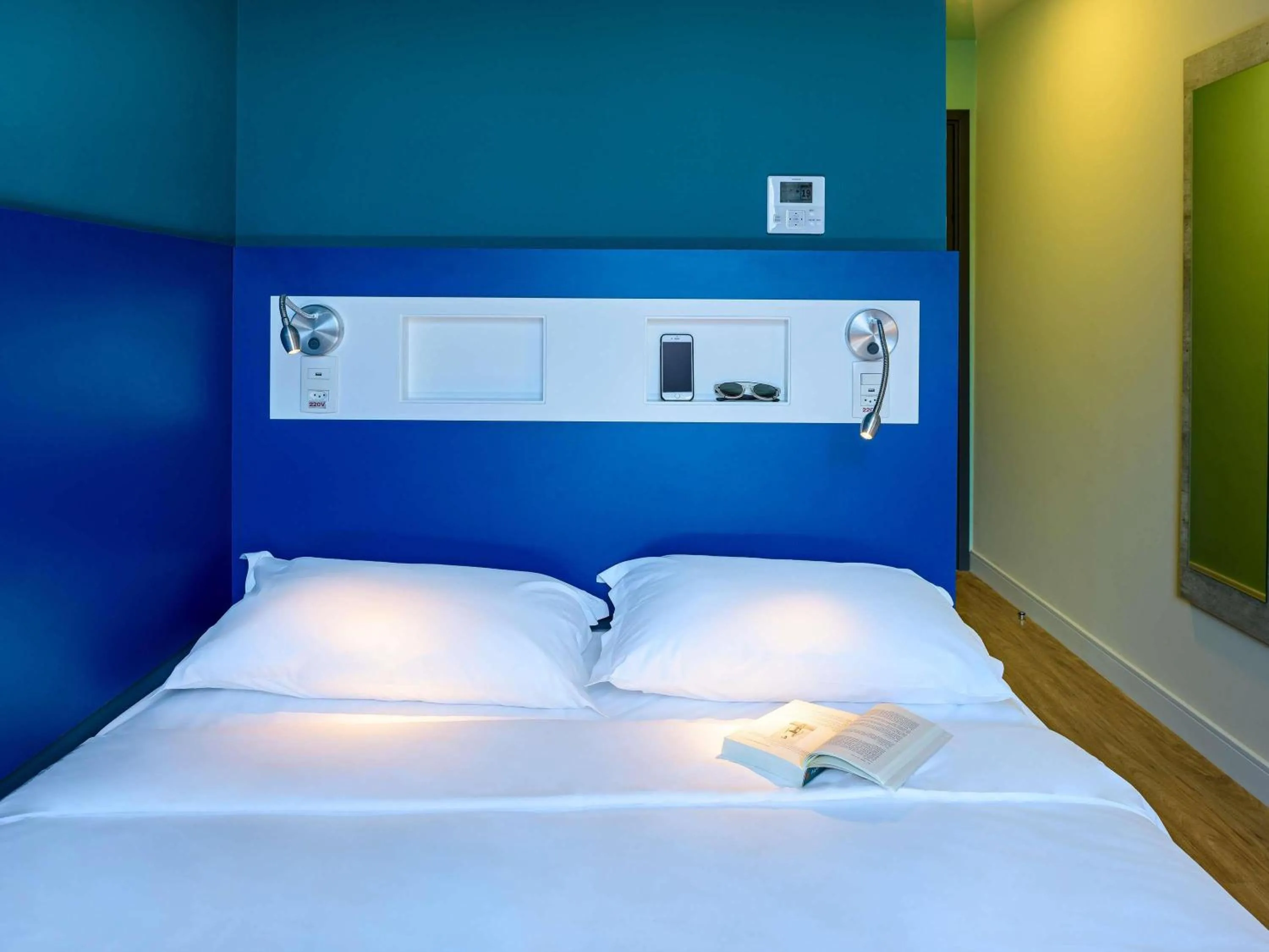 Bedroom, Bed in ibis budget Santos Gonzaga