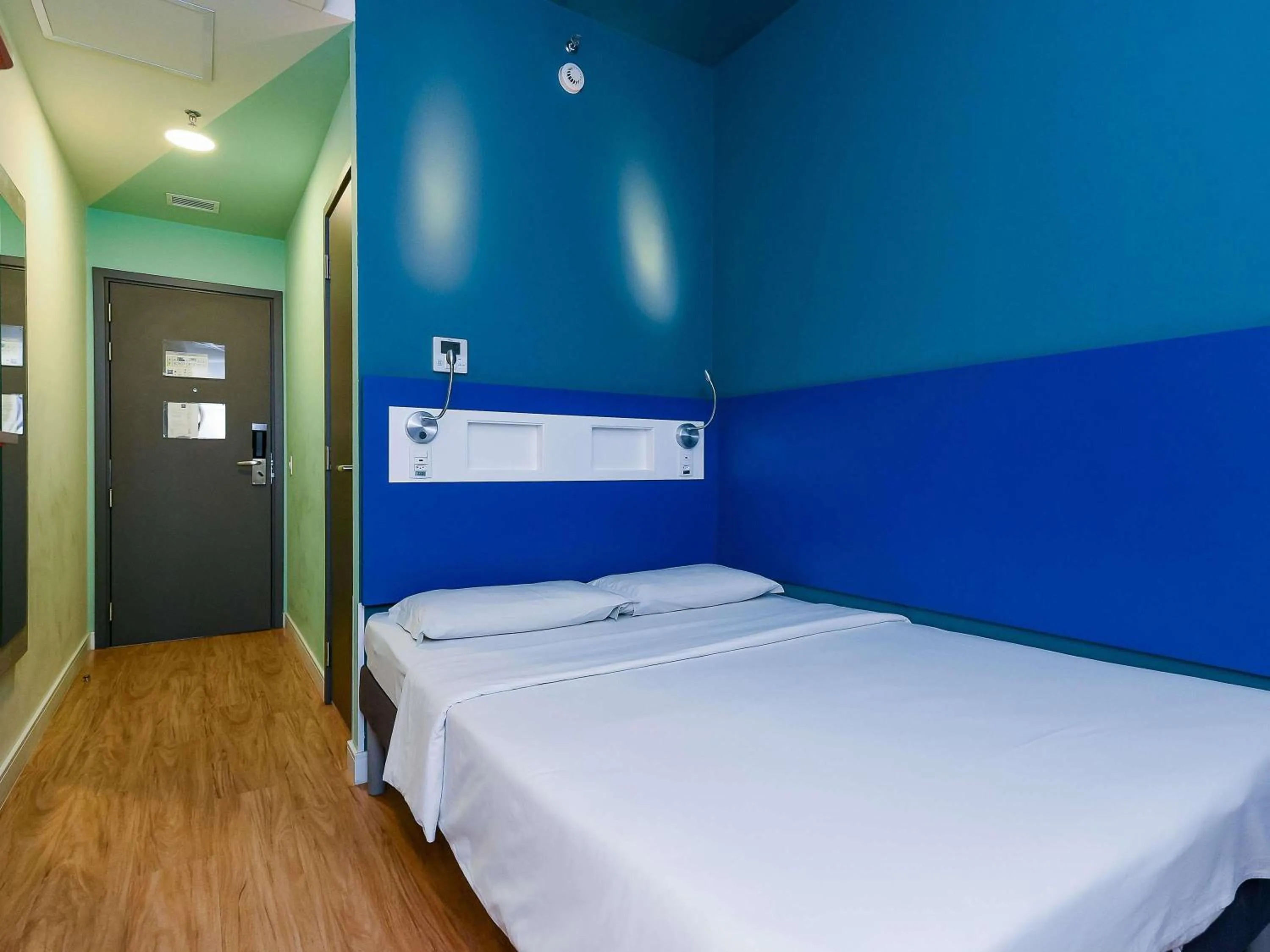 Bedroom, Bed in ibis budget Santos Gonzaga