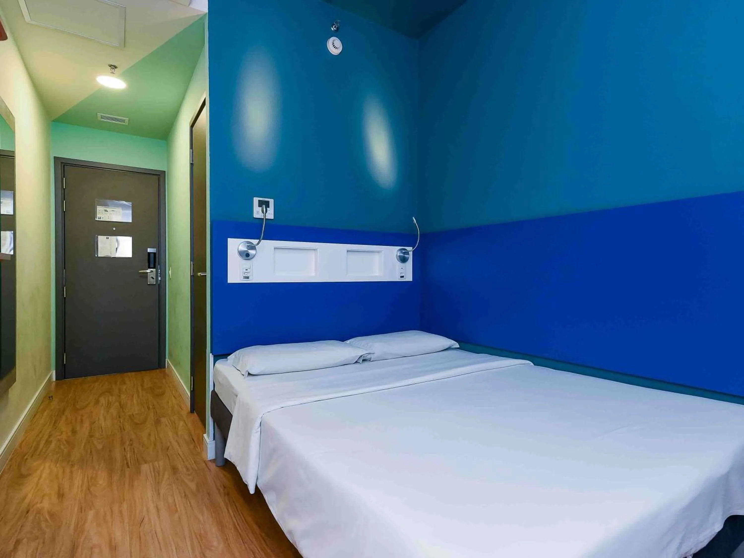 Bedroom, Bed in ibis budget Santos Gonzaga