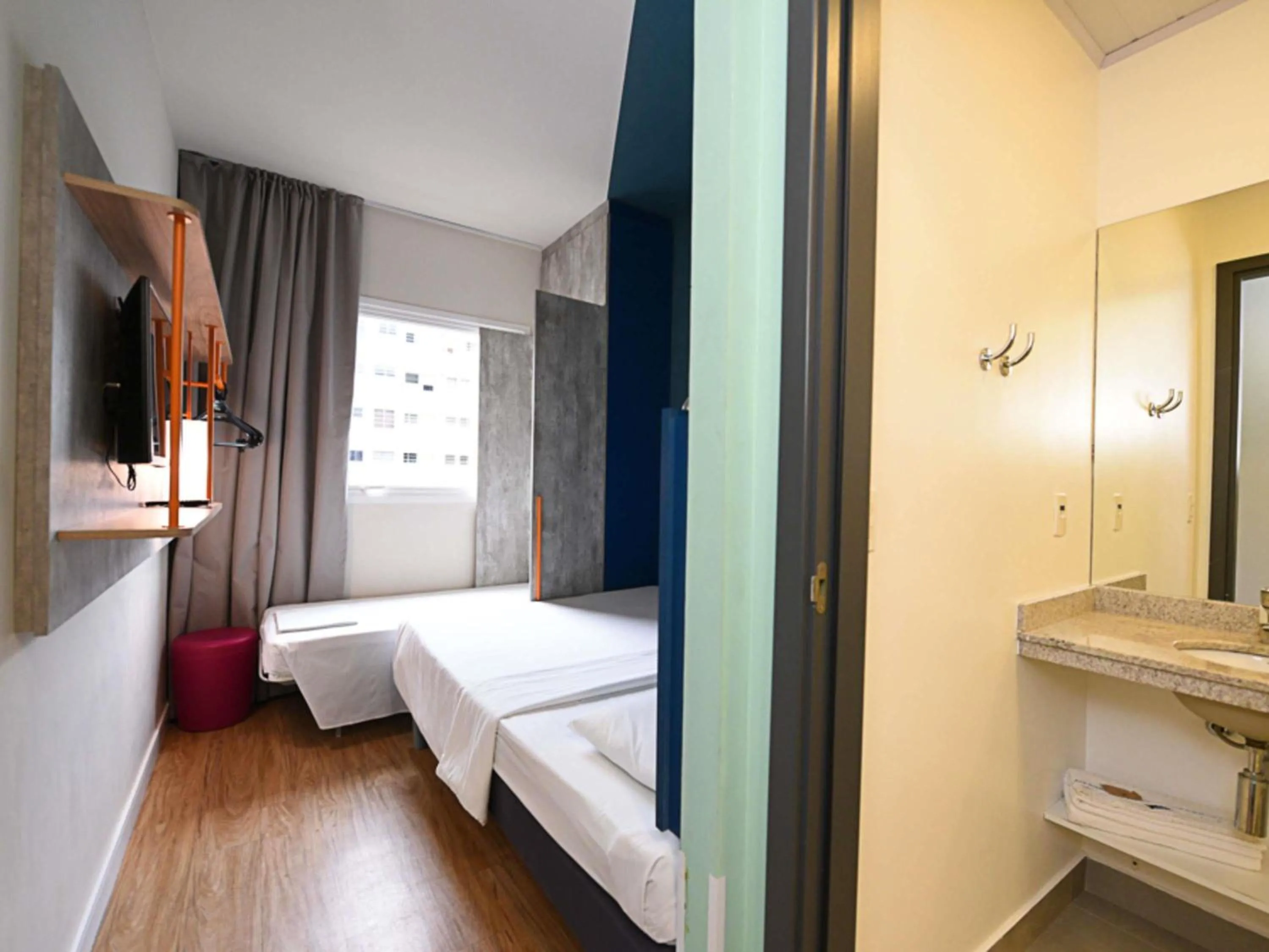 Bedroom, Bed in ibis budget Santos Gonzaga