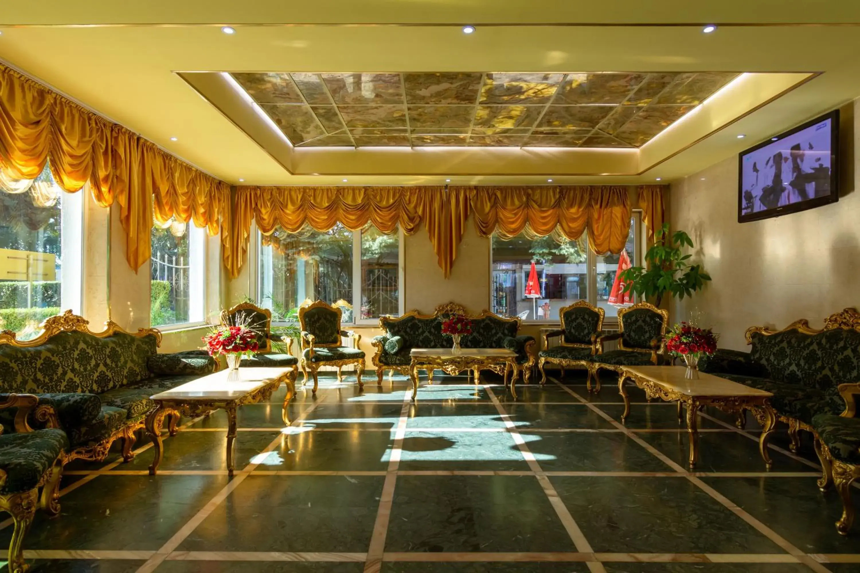 Restaurant/places to eat in Hotel Montecito Restaurant/places to eat in Hotel Montecito