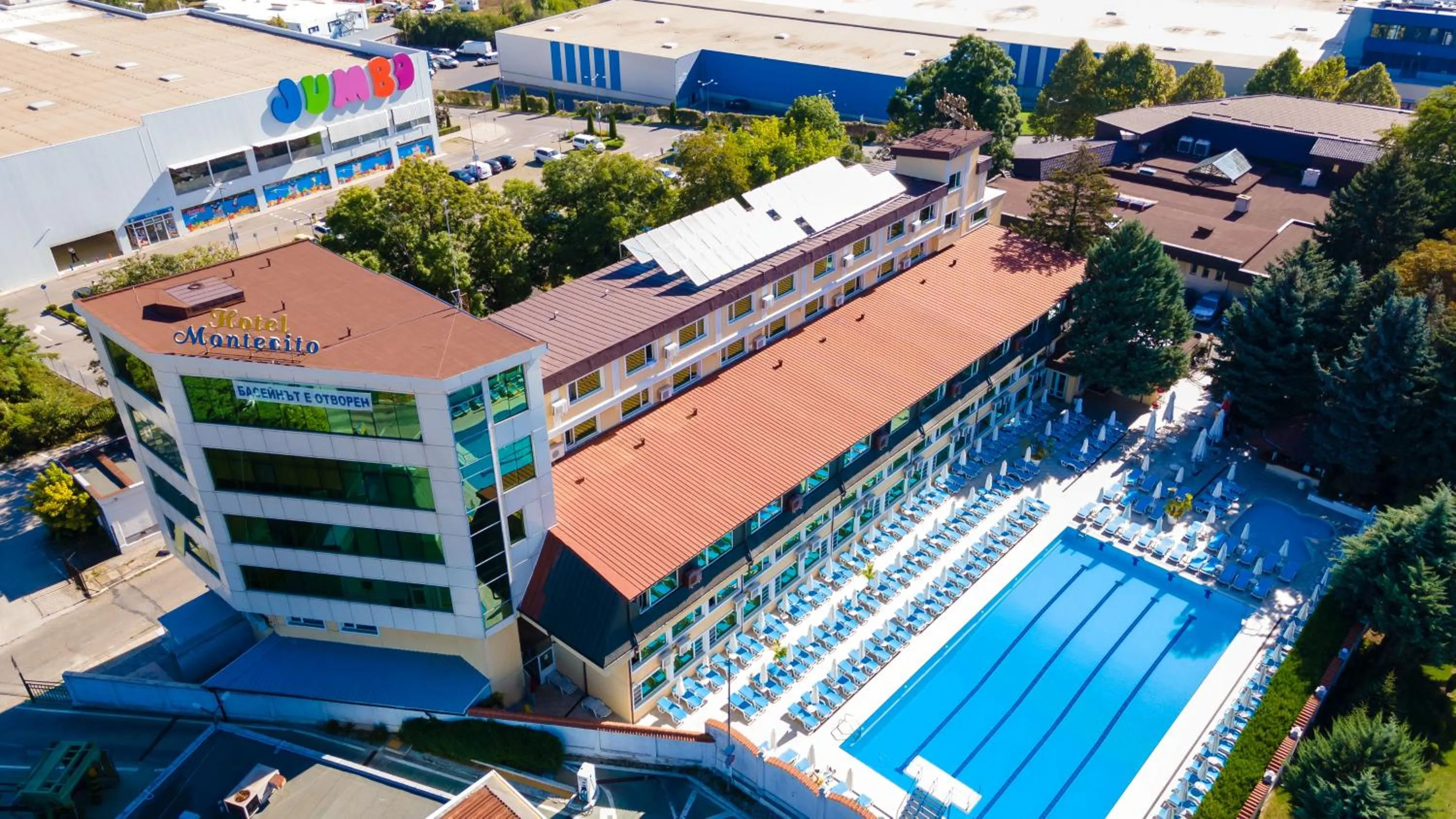 Property building in Hotel Montecito