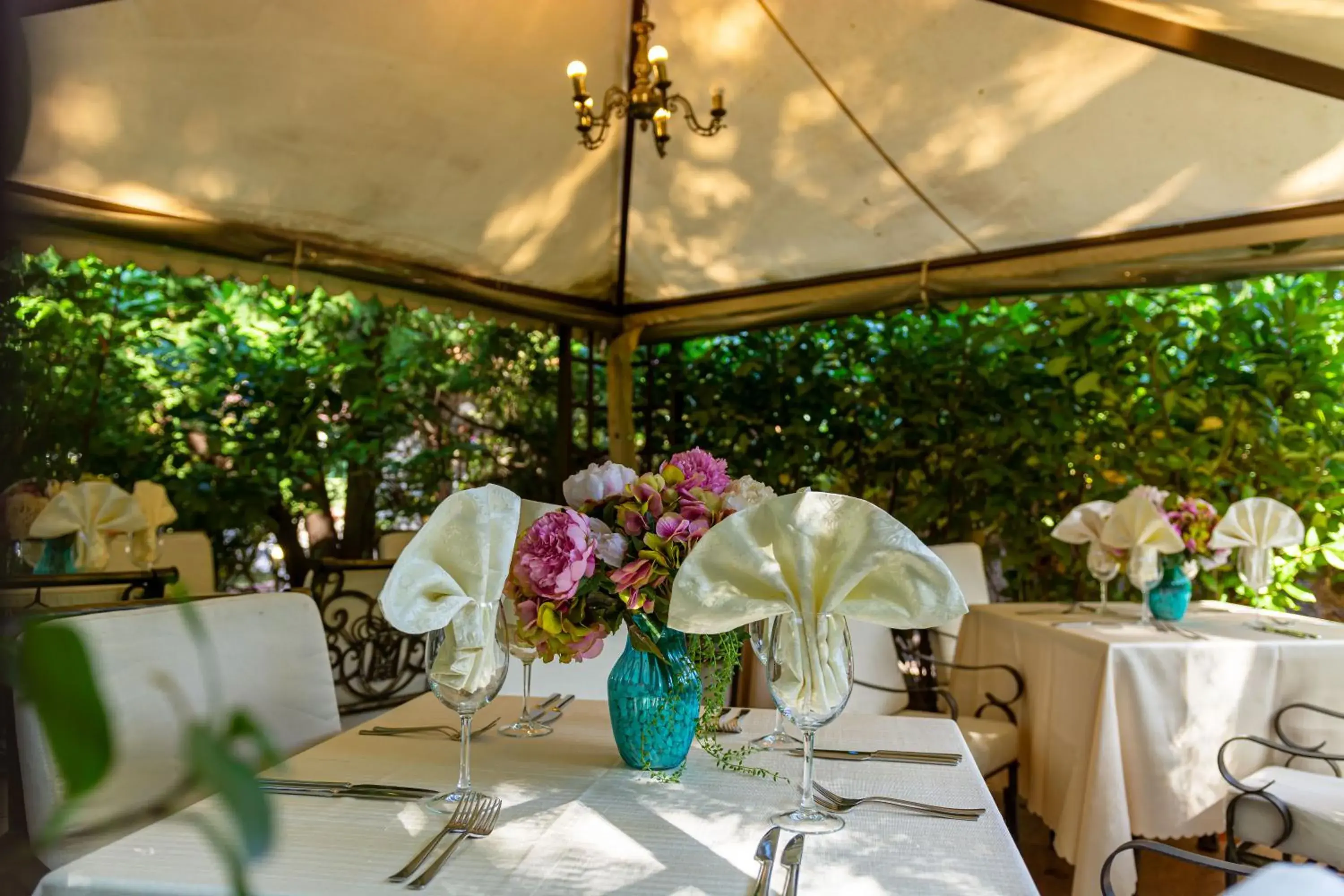 Restaurant/places to eat in Hotel Montecito Restaurant/places to eat in Hotel Montecito