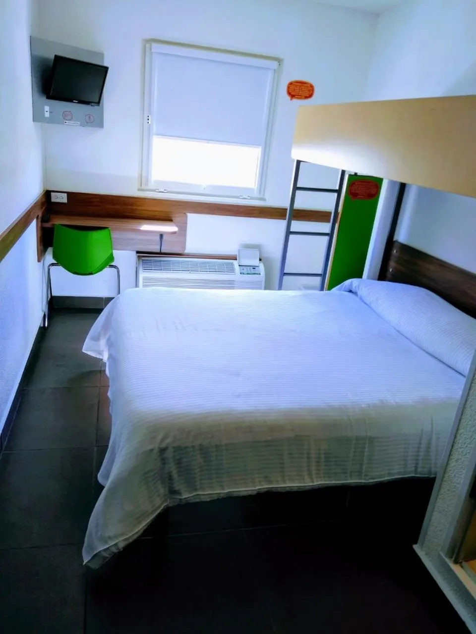 bunk bed, Bed in Hotel Hi ! Torreon Aeropuerto-Galerías
