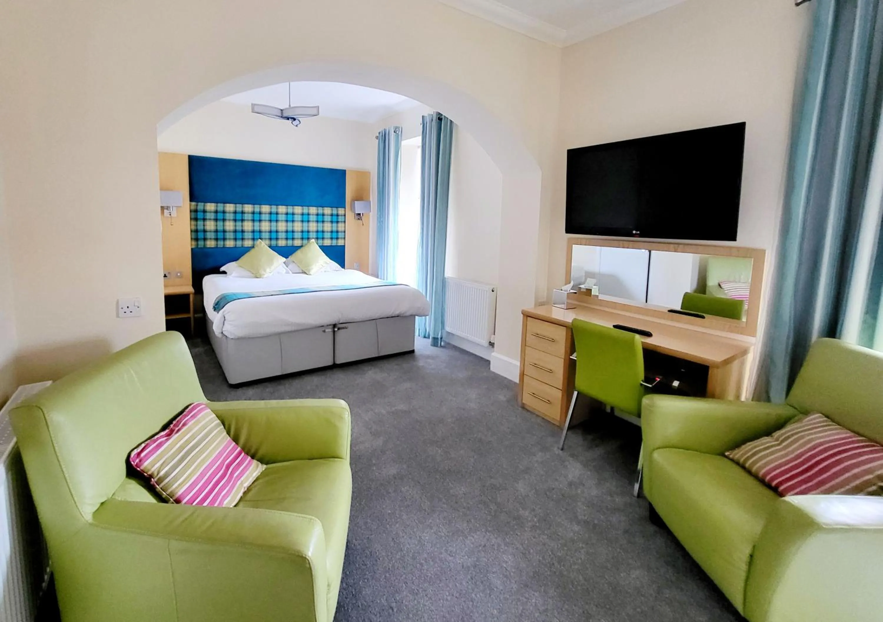 Photo of the whole room in ClubHouse B& B