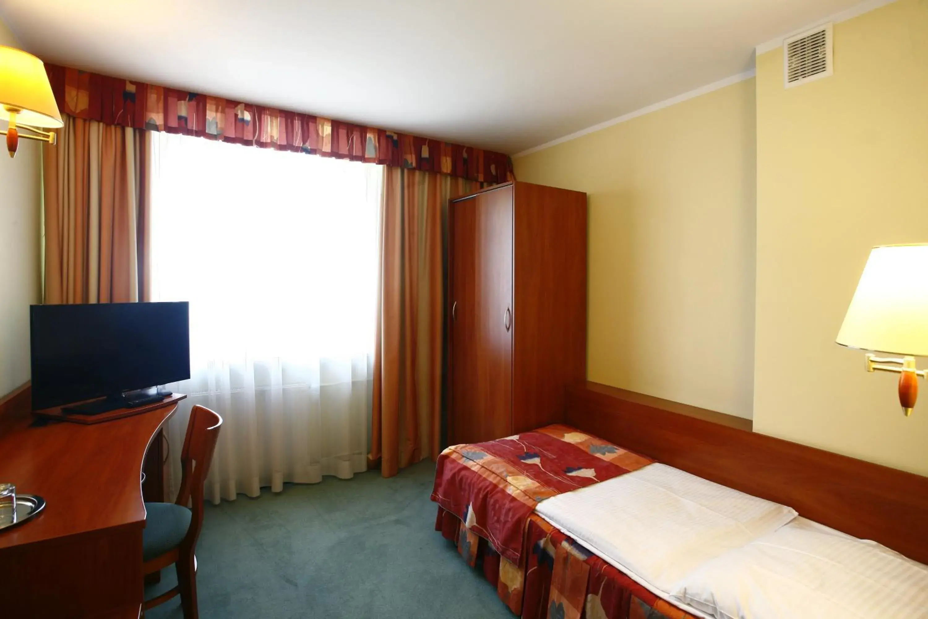 Single Room in Hotel Prezydencki 3-star Single Room in Hotel Prezydencki 3-star