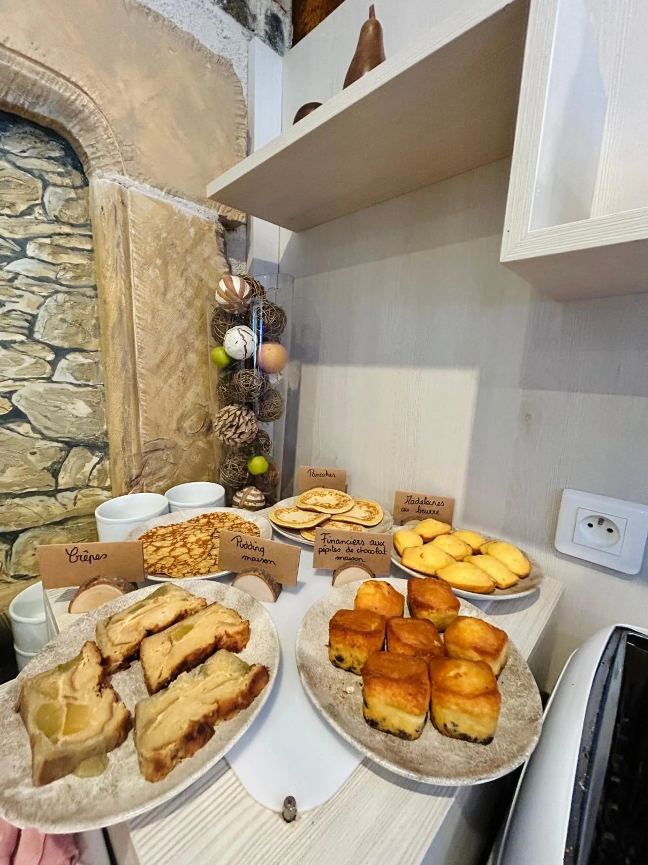 Breakfast in Logis Hôtel L'Ayguelade