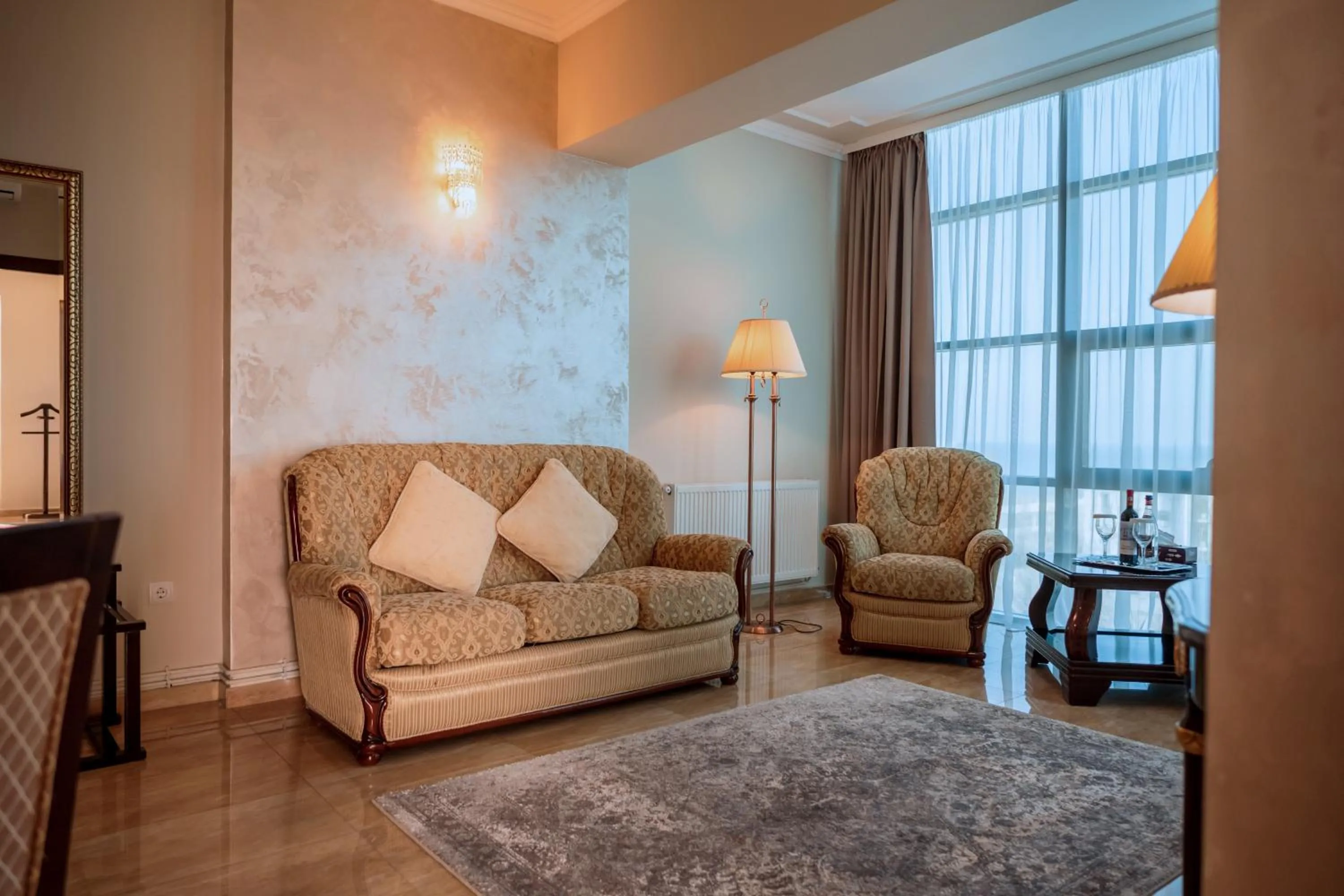 Living room in Hotel Del Mar & Conference Center