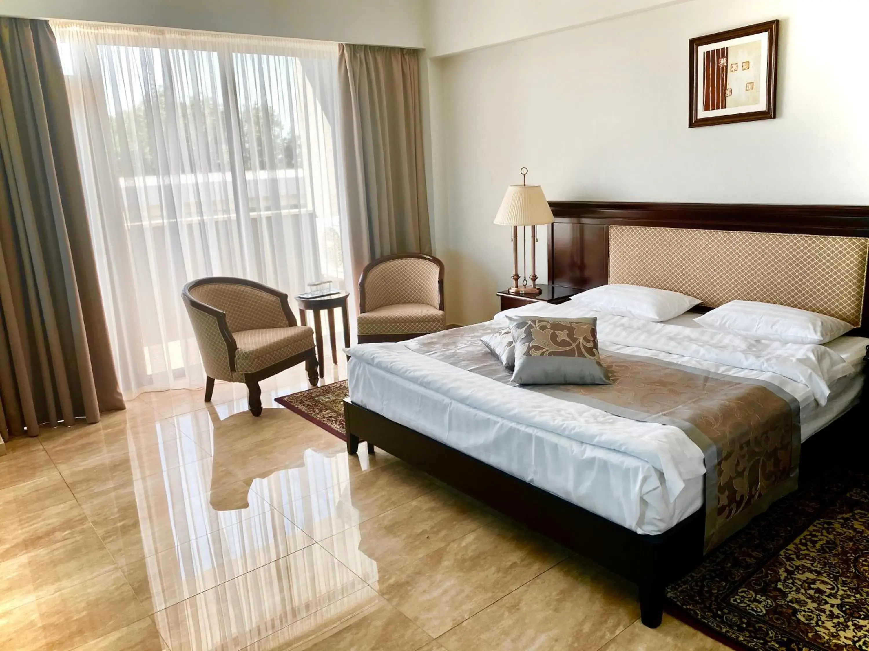 Bed in Hotel Del Mar & Conference Center Bed in Hotel Del Mar & Conference Center