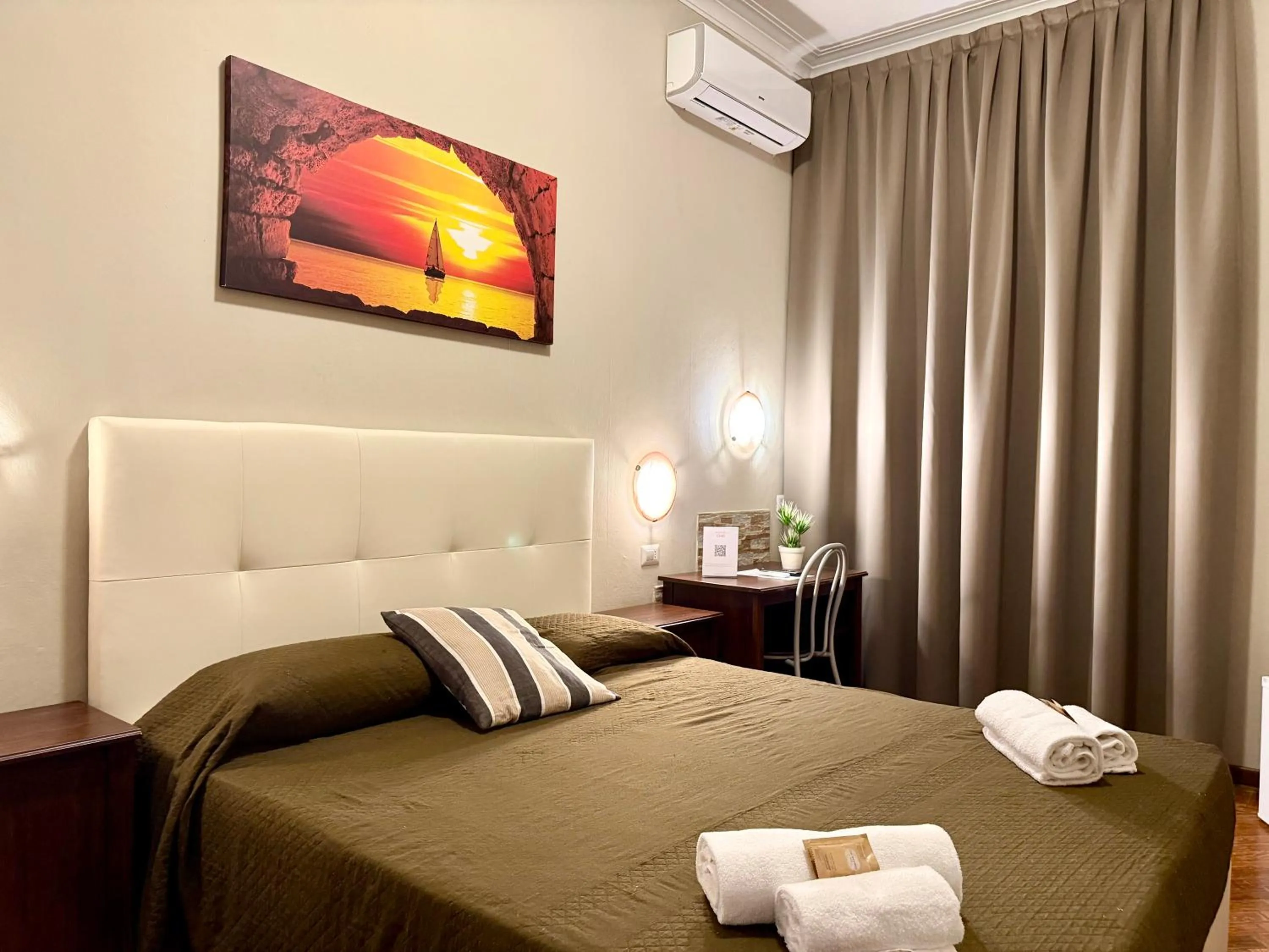 Bed in Carlo Goldoni Hotel