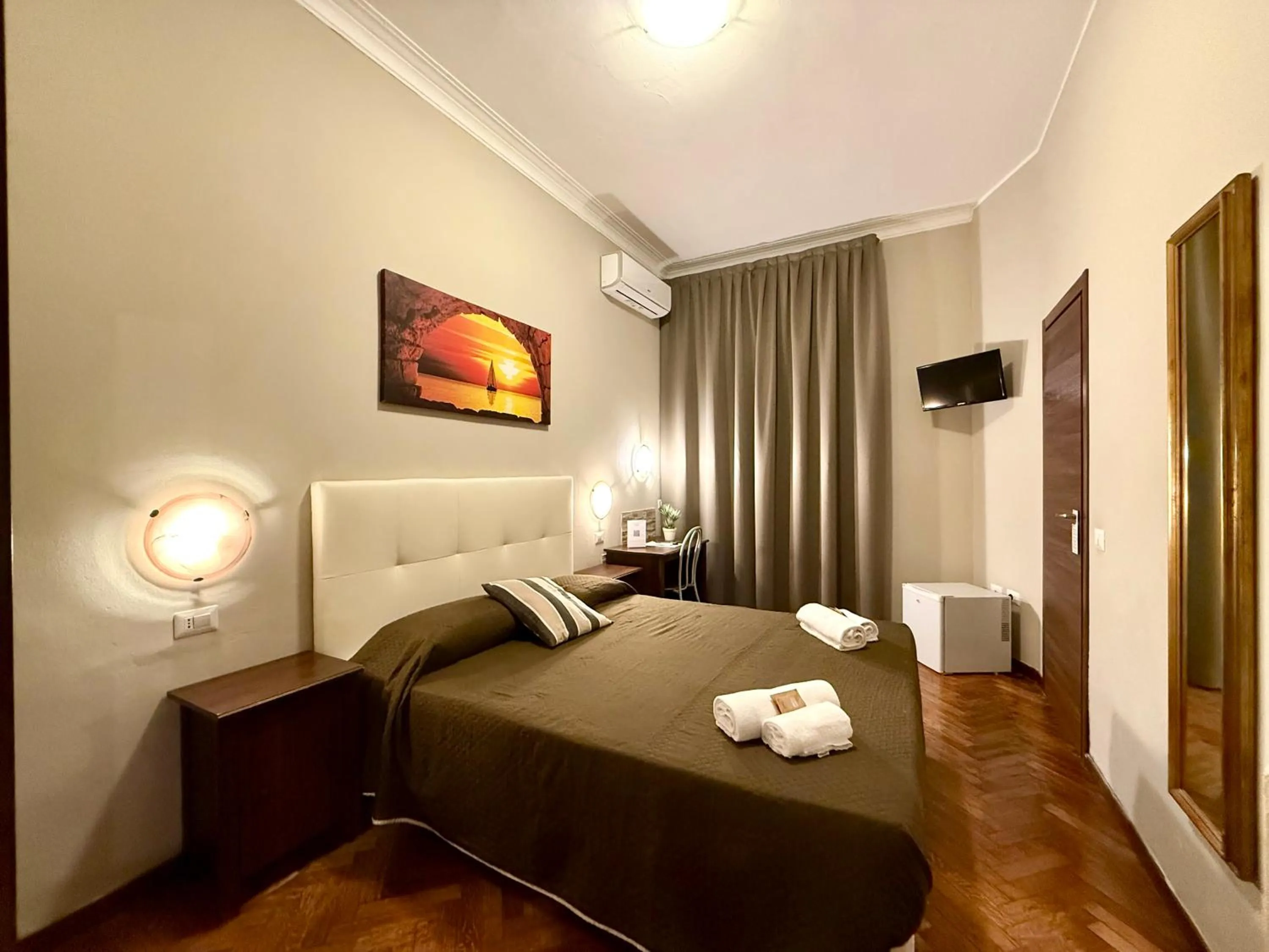 Bedroom, Bed in Carlo Goldoni Hotel