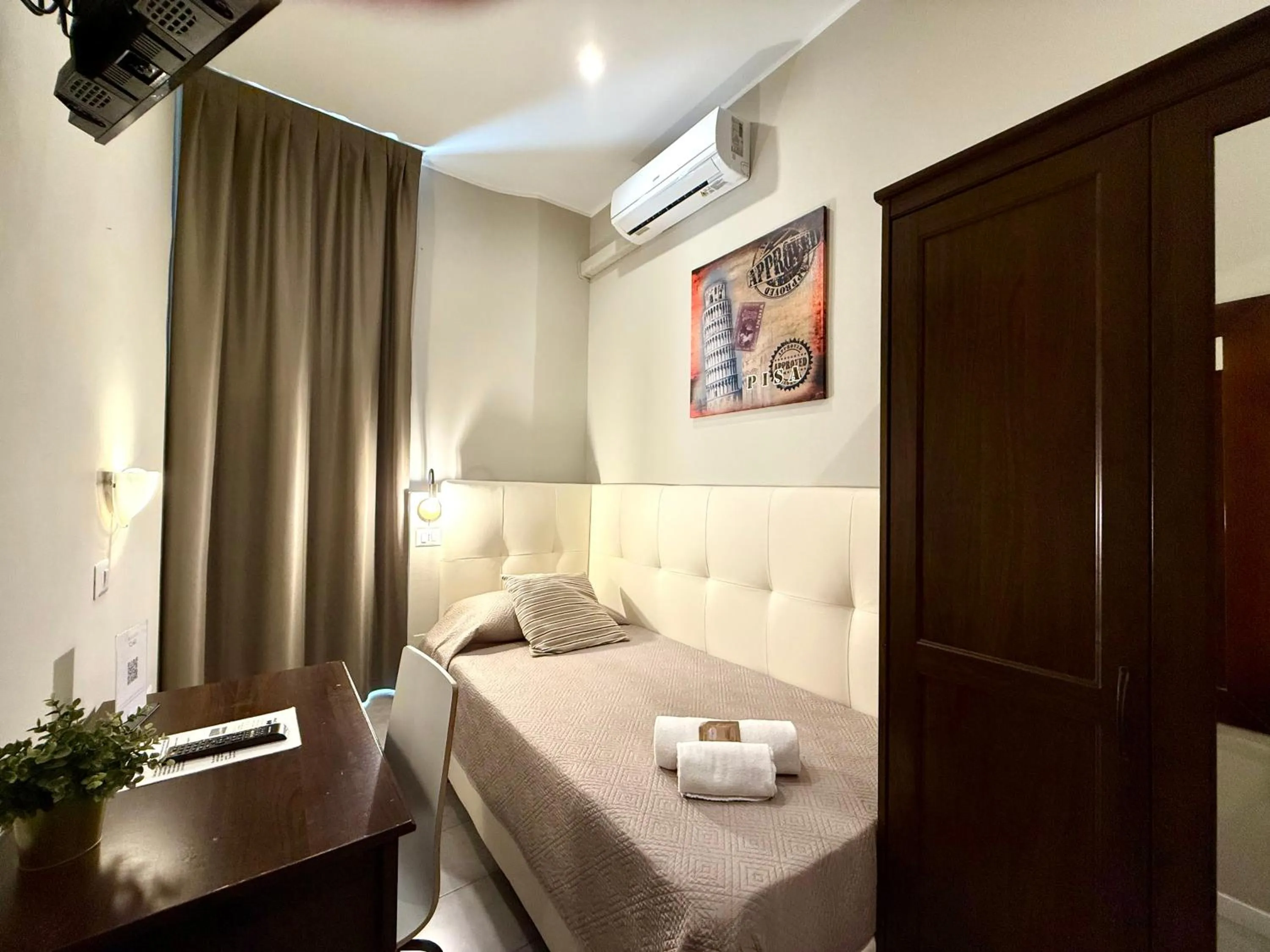 Bed in Carlo Goldoni Hotel