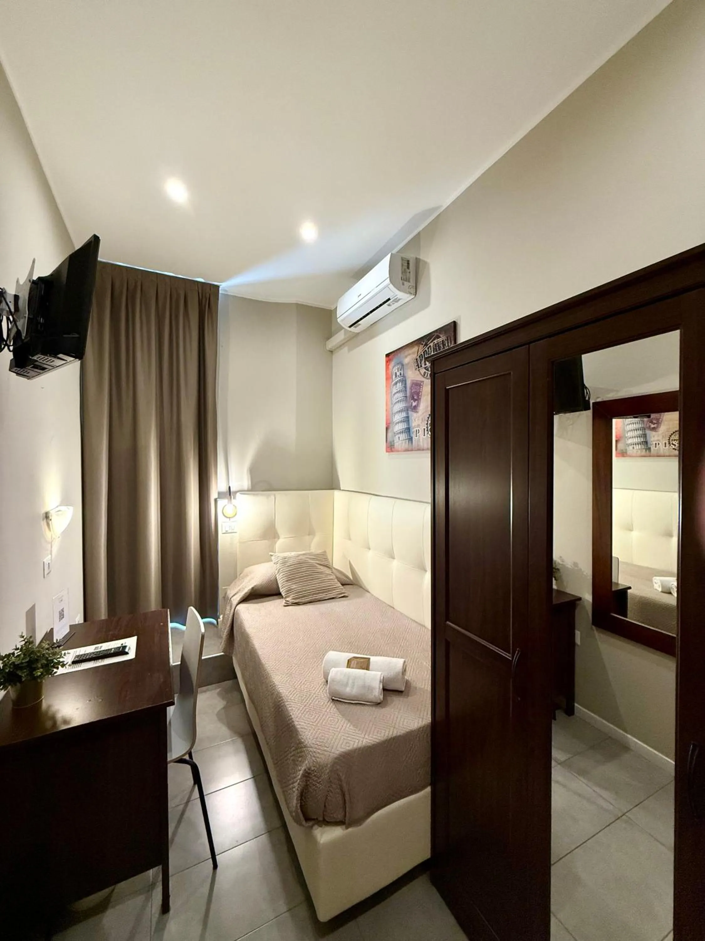 Bed in Carlo Goldoni Hotel