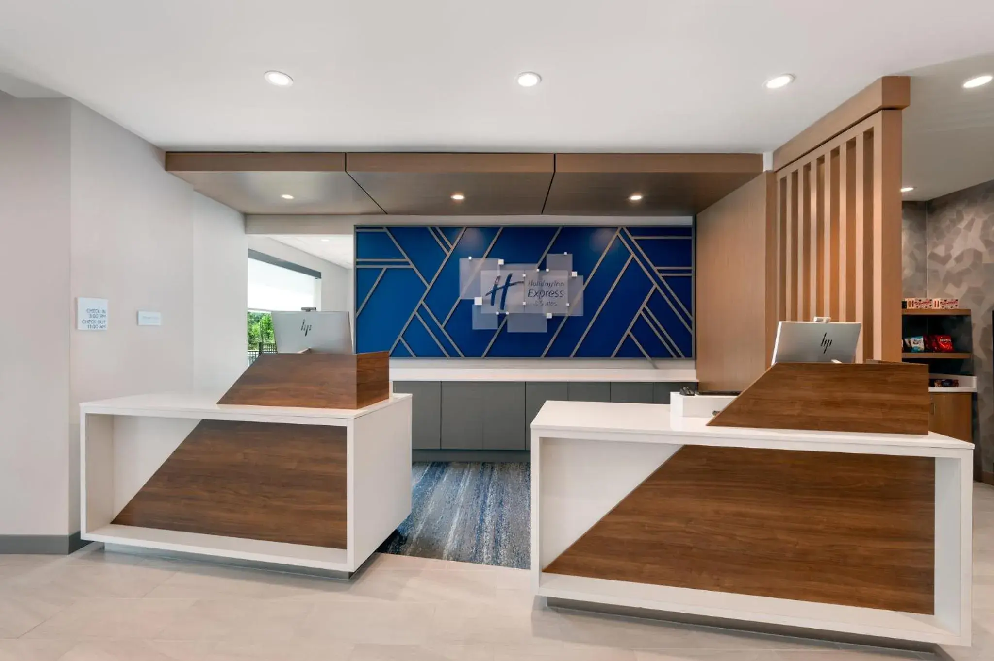 Property building in Holiday Inn Express & Suites Pittsfield-Lenox-Berkshires by IHG Property building in Holiday Inn Express & Suites Pittsfield-Lenox-Berkshires by IHG