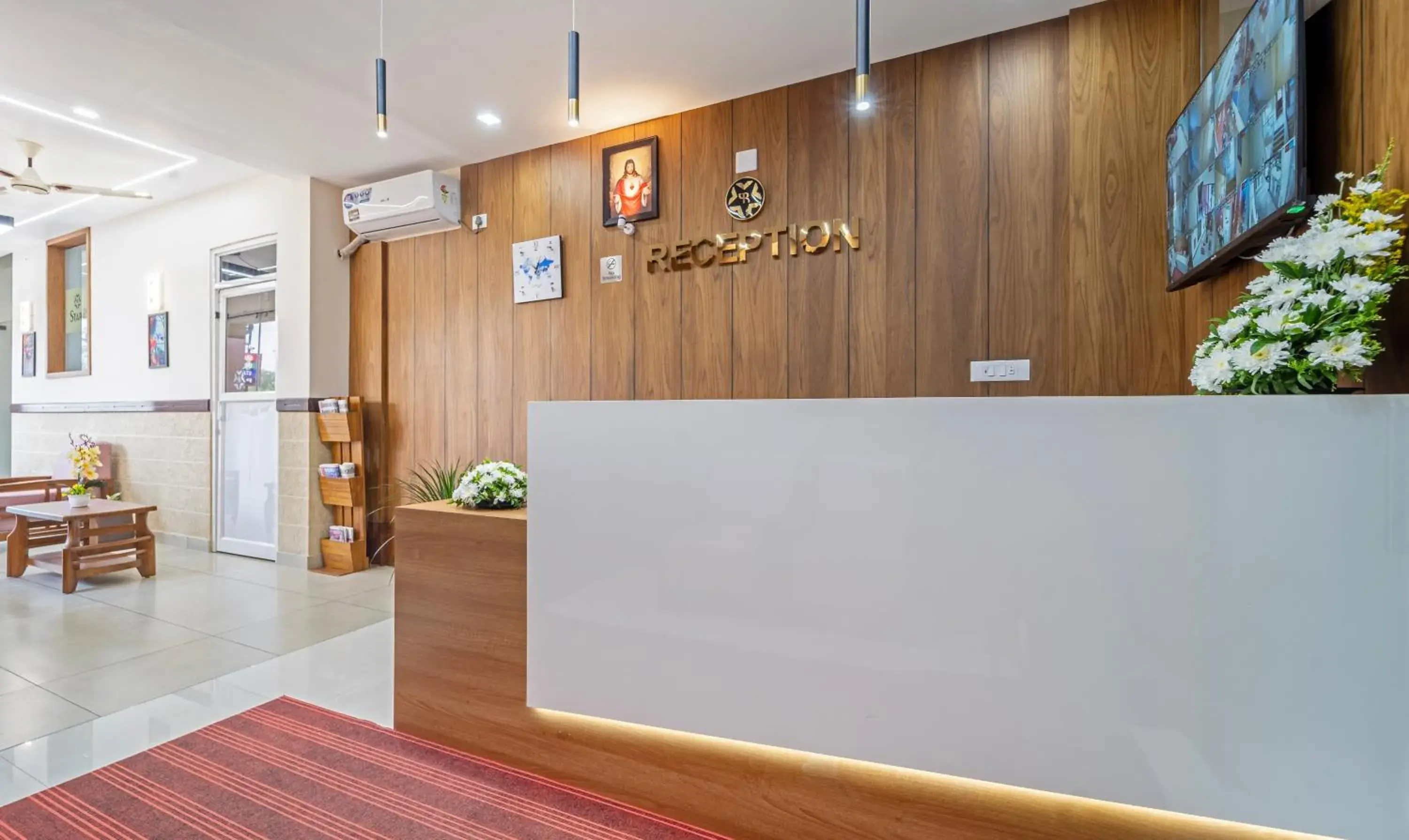 Lobby or reception in Treebo Thoduvas Star Plaza Cochin Airport Lobby or reception in Treebo Thoduvas Star Plaza Cochin Airport