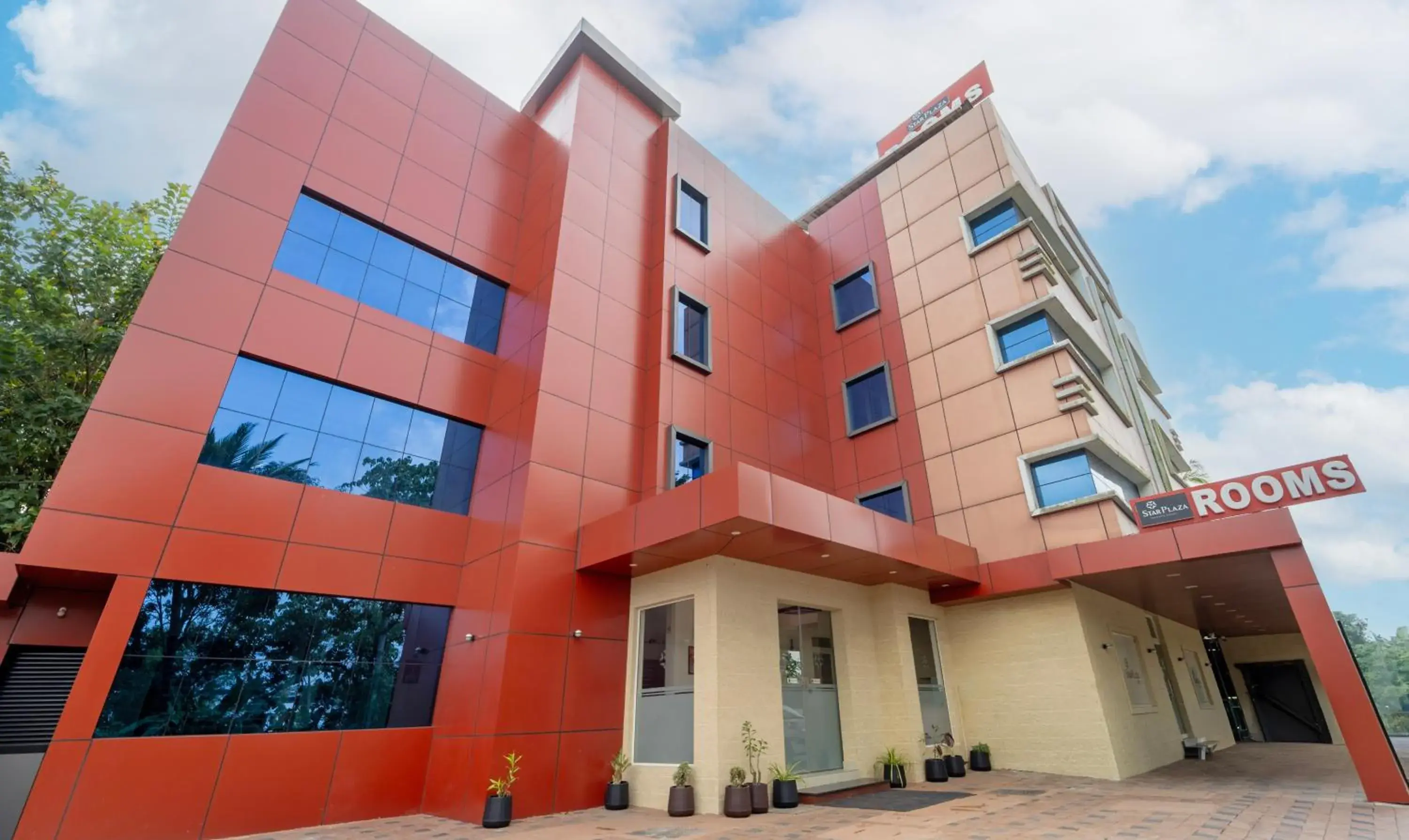 Property building in Treebo Thoduvas Star Plaza Cochin Airport Property building in Treebo Thoduvas Star Plaza Cochin Airport