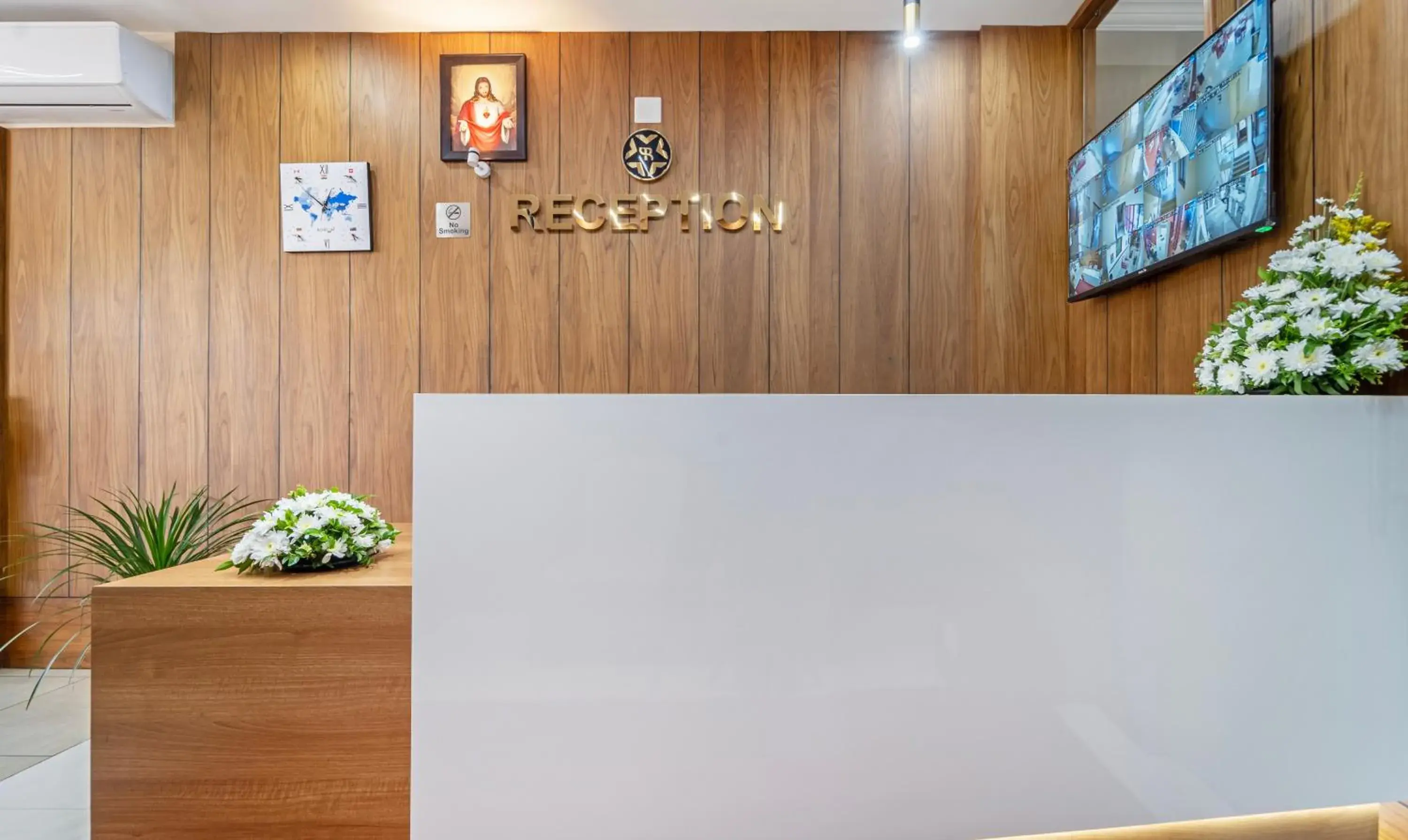 Lobby or reception in Treebo Thoduvas Star Plaza Cochin Airport Lobby or reception in Treebo Thoduvas Star Plaza Cochin Airport