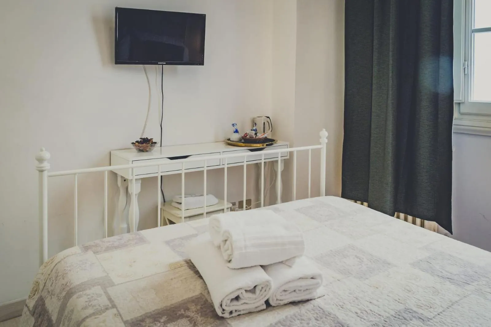 Bedroom, Bed in Gattopardo Rooms Florence