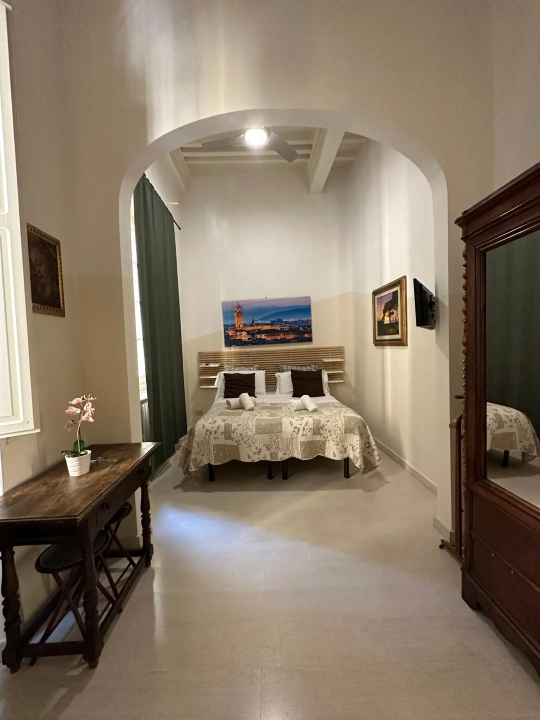 View (from property/room), Bed in Gattopardo Rooms Florence