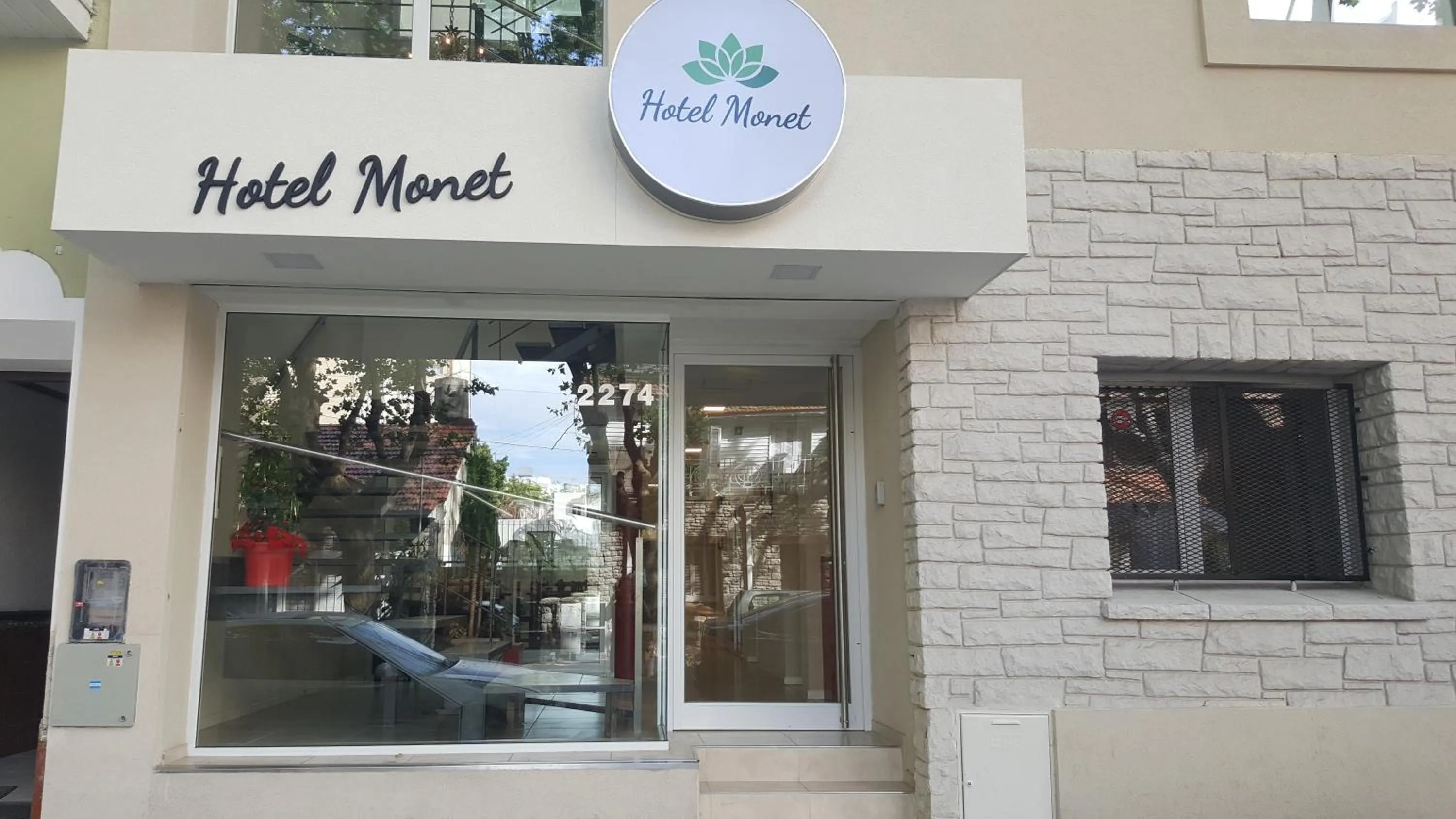 Facade/entrance in Hotel Monet