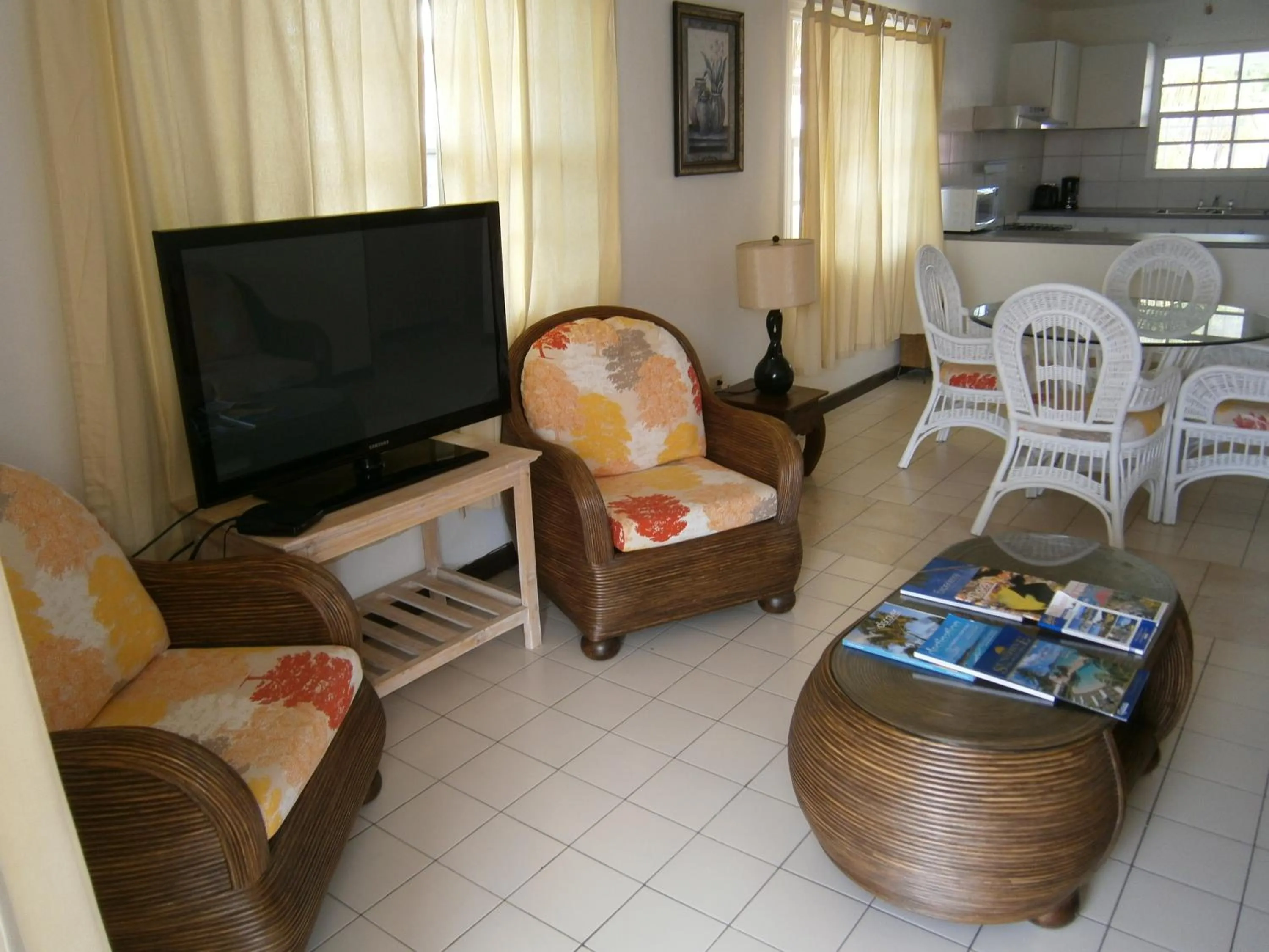 TV and multimedia in L'Esperance Hotel