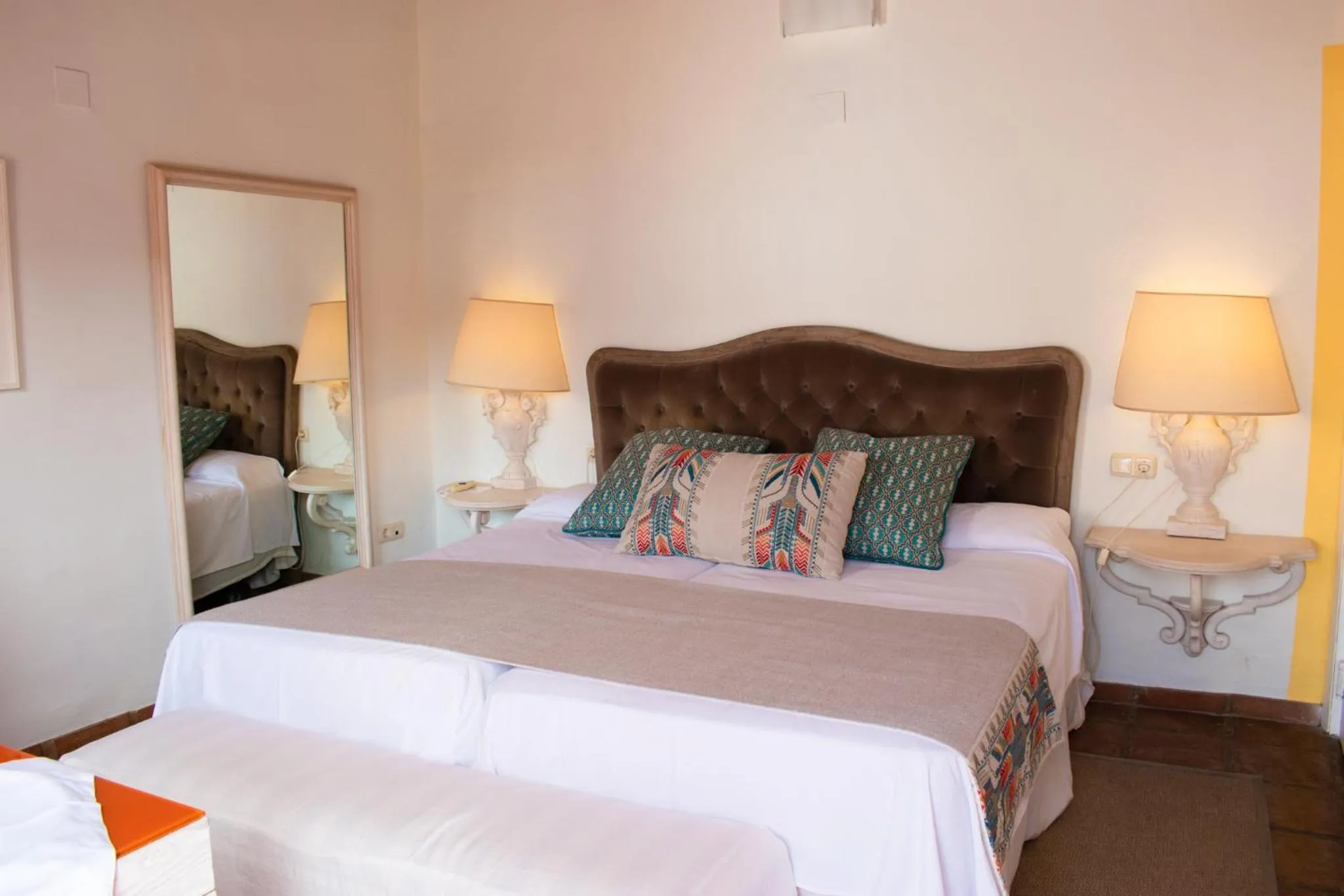 Bedroom, Bed in Hotel Cortijo del Arte - Caminito del Rey