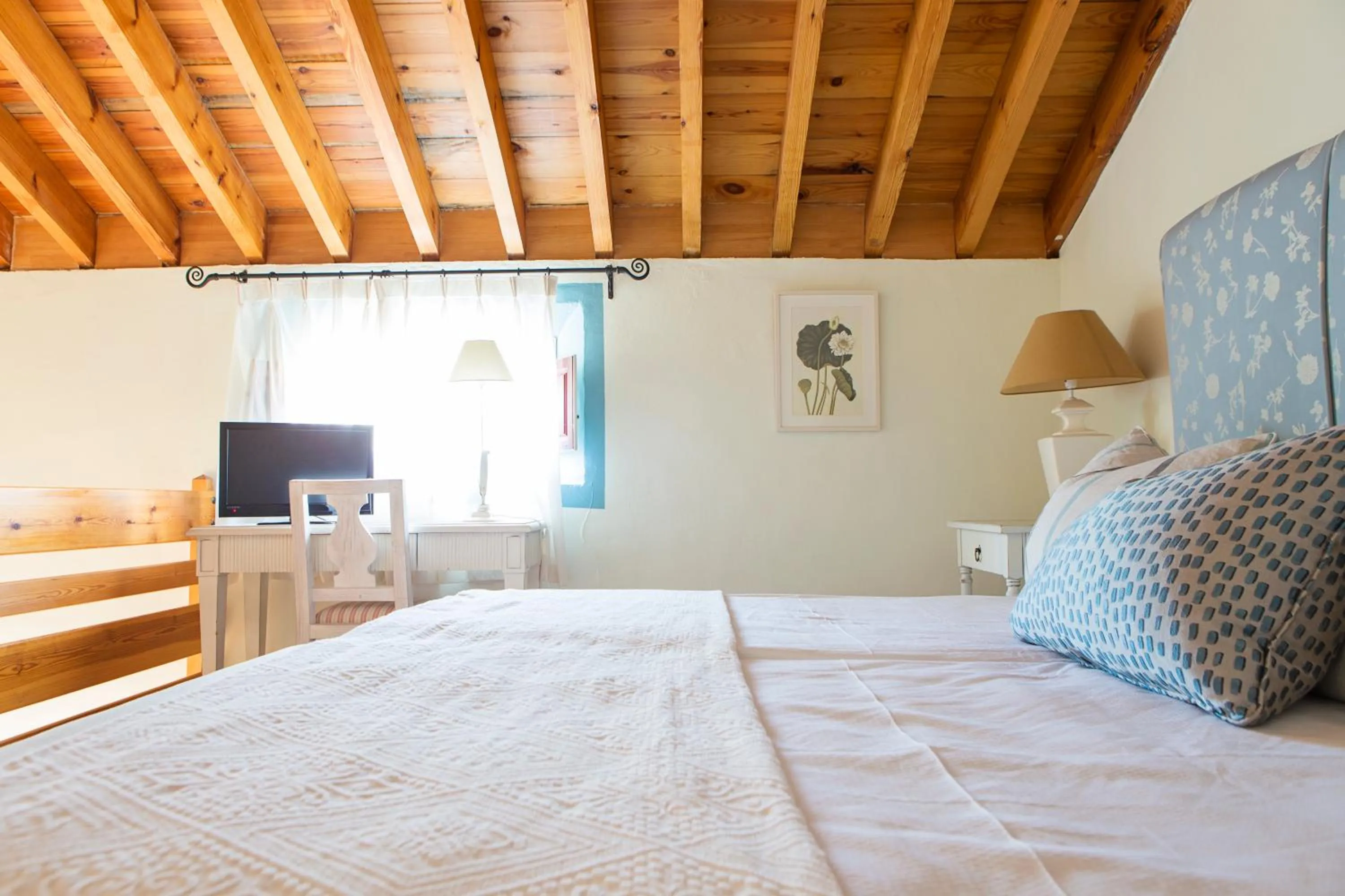 Bedroom, Bed in Hotel Cortijo del Arte - Caminito del Rey