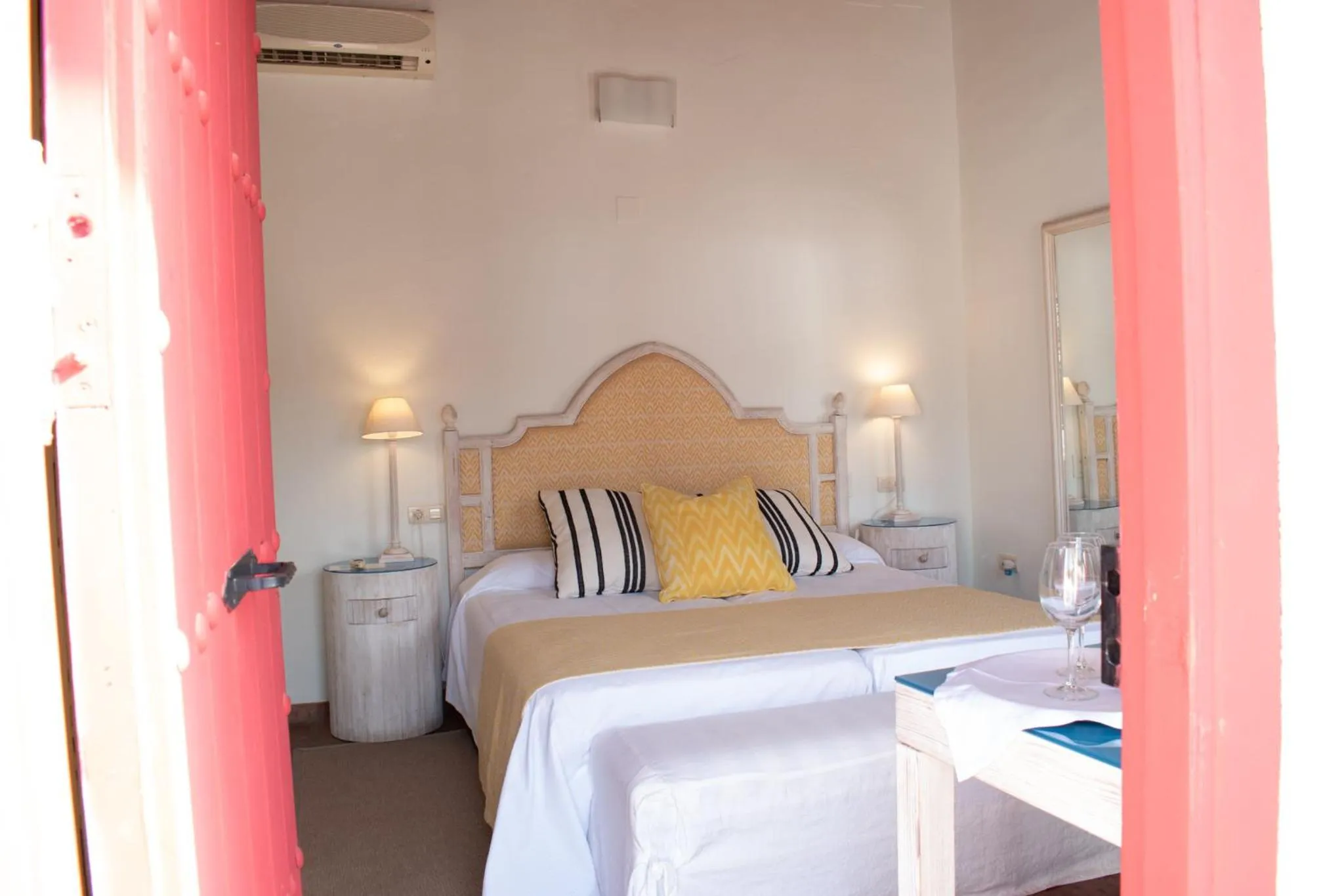 Bedroom, Bed in Hotel Cortijo del Arte - Caminito del Rey