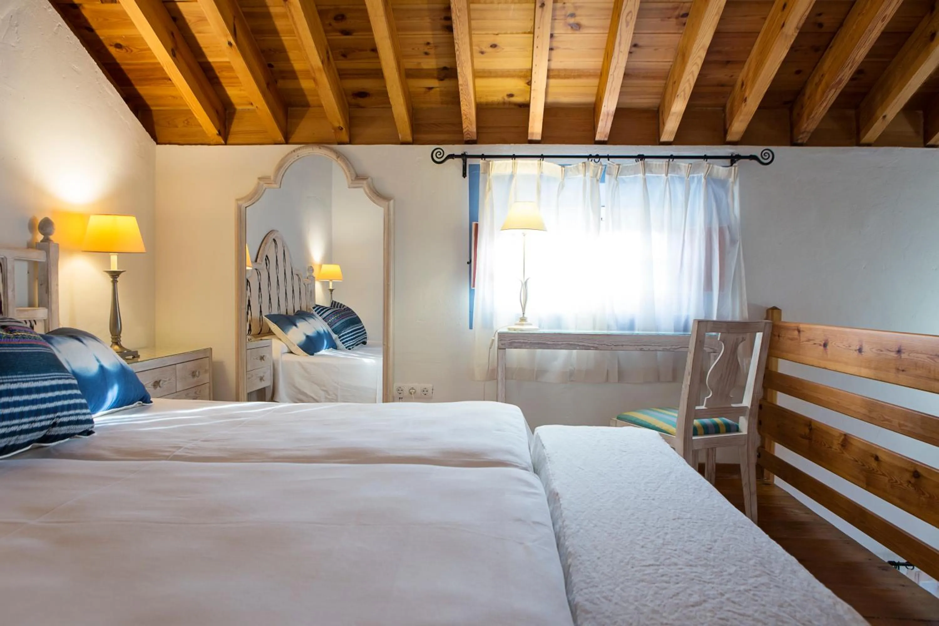 Bedroom, Bed in Hotel Cortijo del Arte - Caminito del Rey