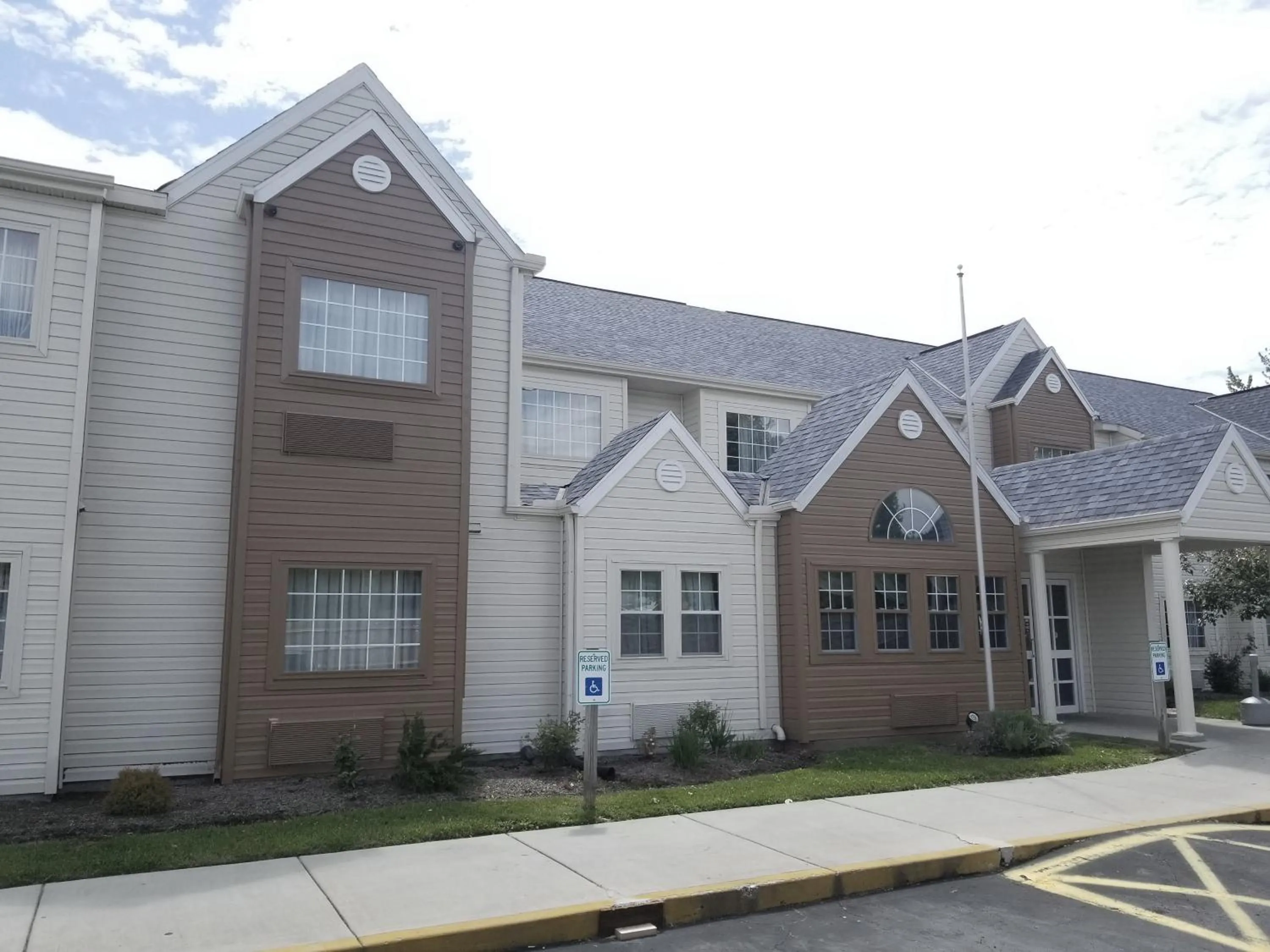 Microtel Inn & Suites by Wyndham Riverside