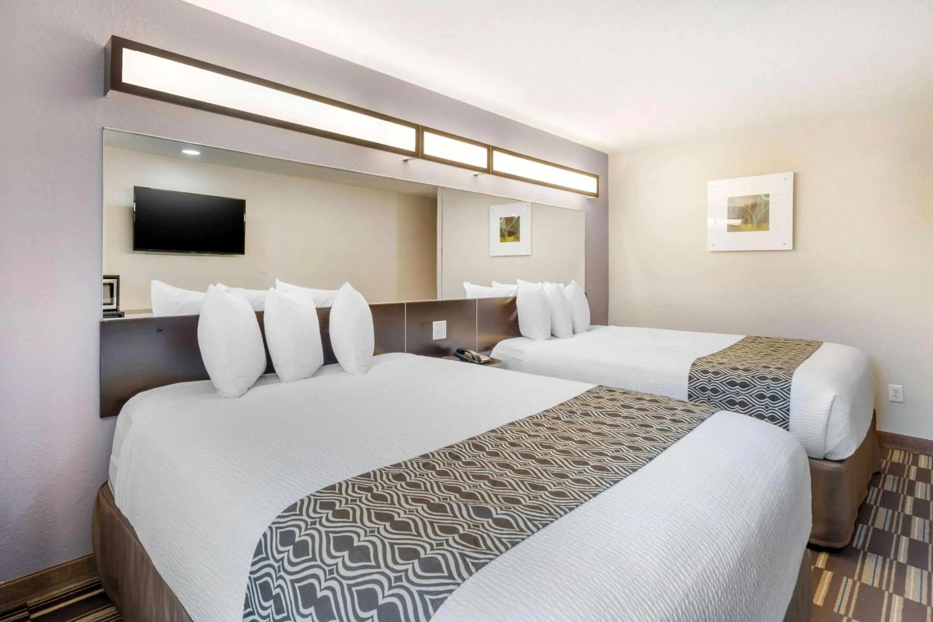 Photo of the whole room, Bed in Microtel Inn & Suites by Wyndham Brooksville