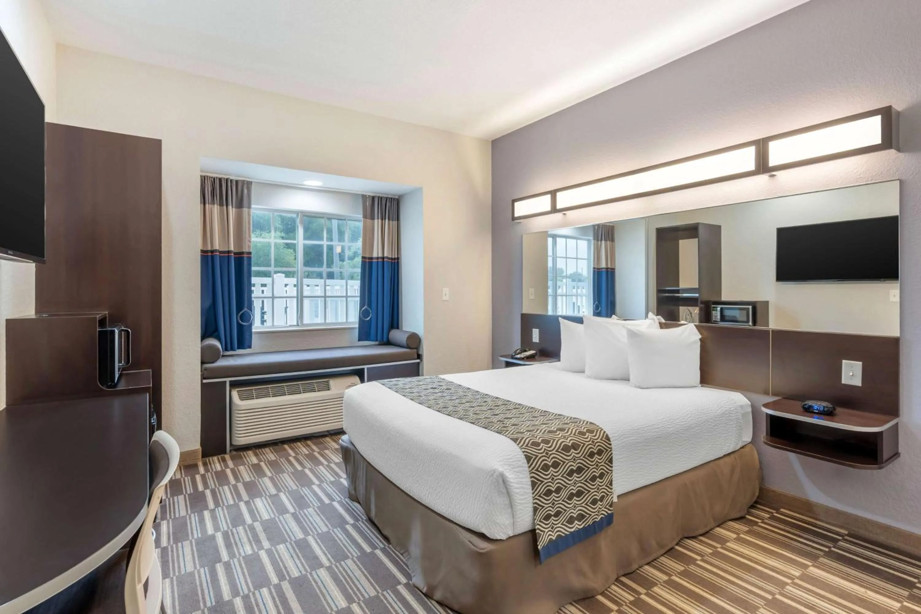 Photo of the whole room, Bed in Microtel Inn & Suites by Wyndham Brooksville