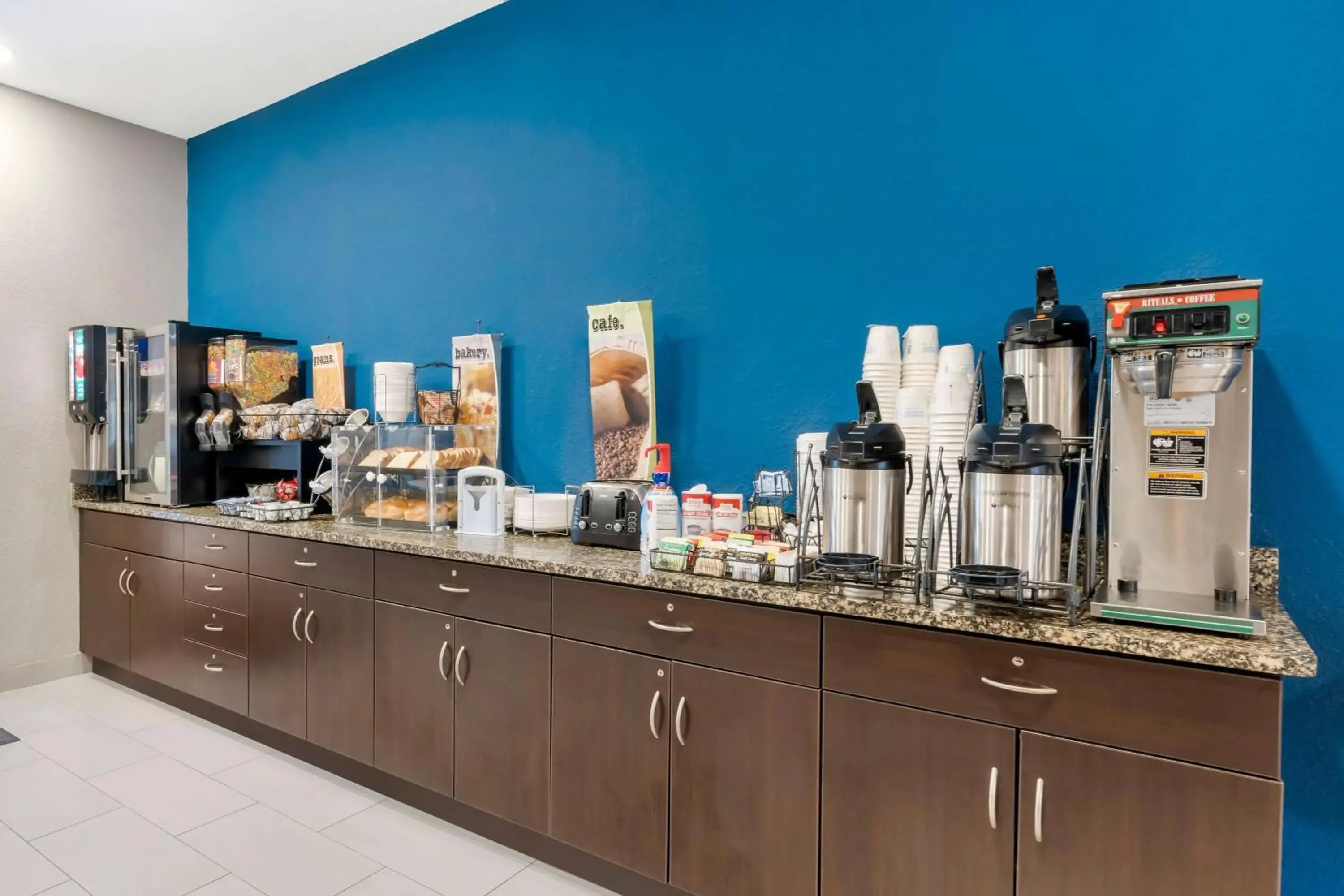 Restaurant/places to eat in Microtel Inn & Suites by Wyndham Brooksville Restaurant/places to eat in Microtel Inn & Suites by Wyndham Brooksville