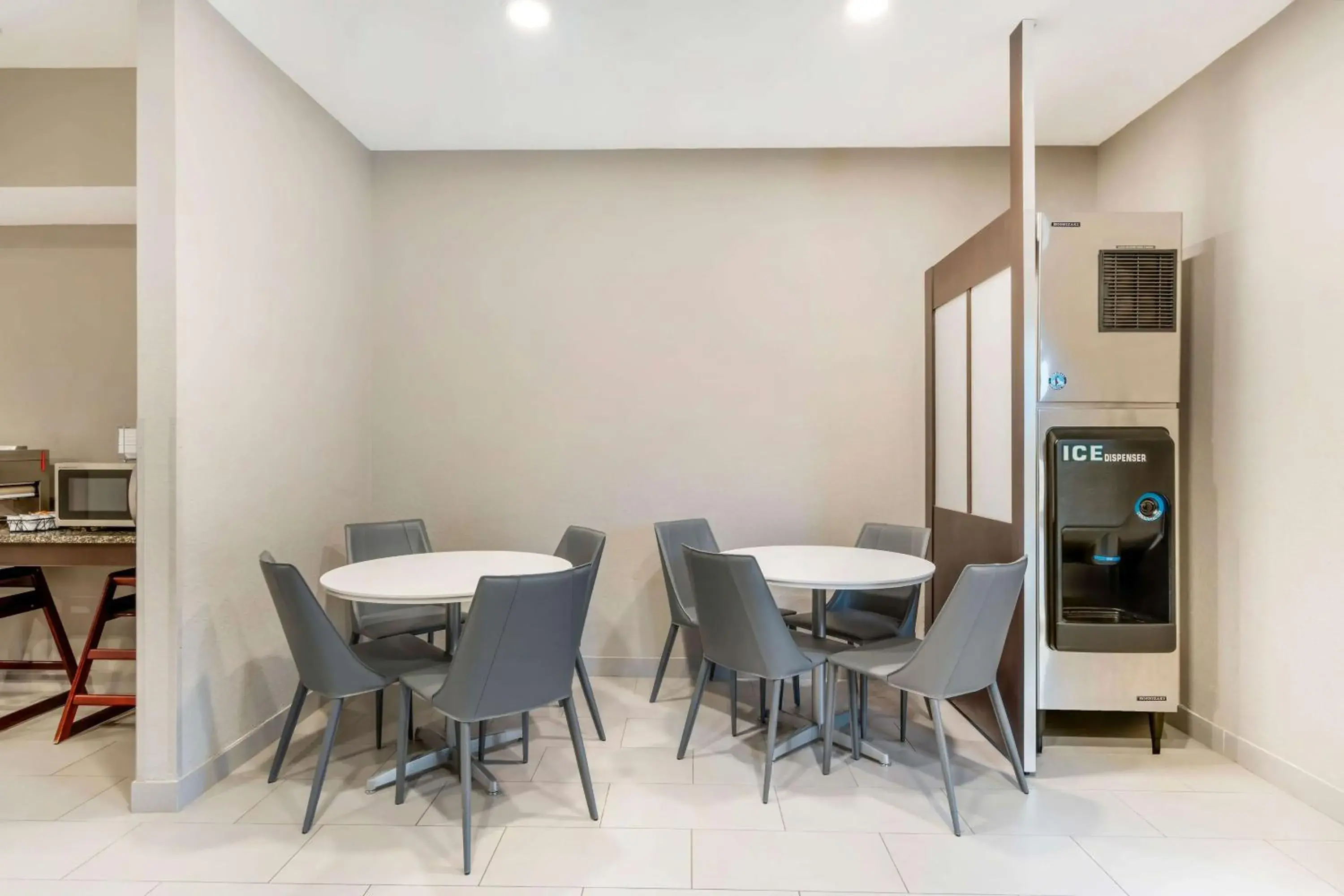 Restaurant/places to eat in Microtel Inn & Suites by Wyndham Brooksville Restaurant/places to eat in Microtel Inn & Suites by Wyndham Brooksville