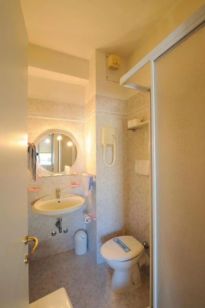 Bathroom in Hotel Elena