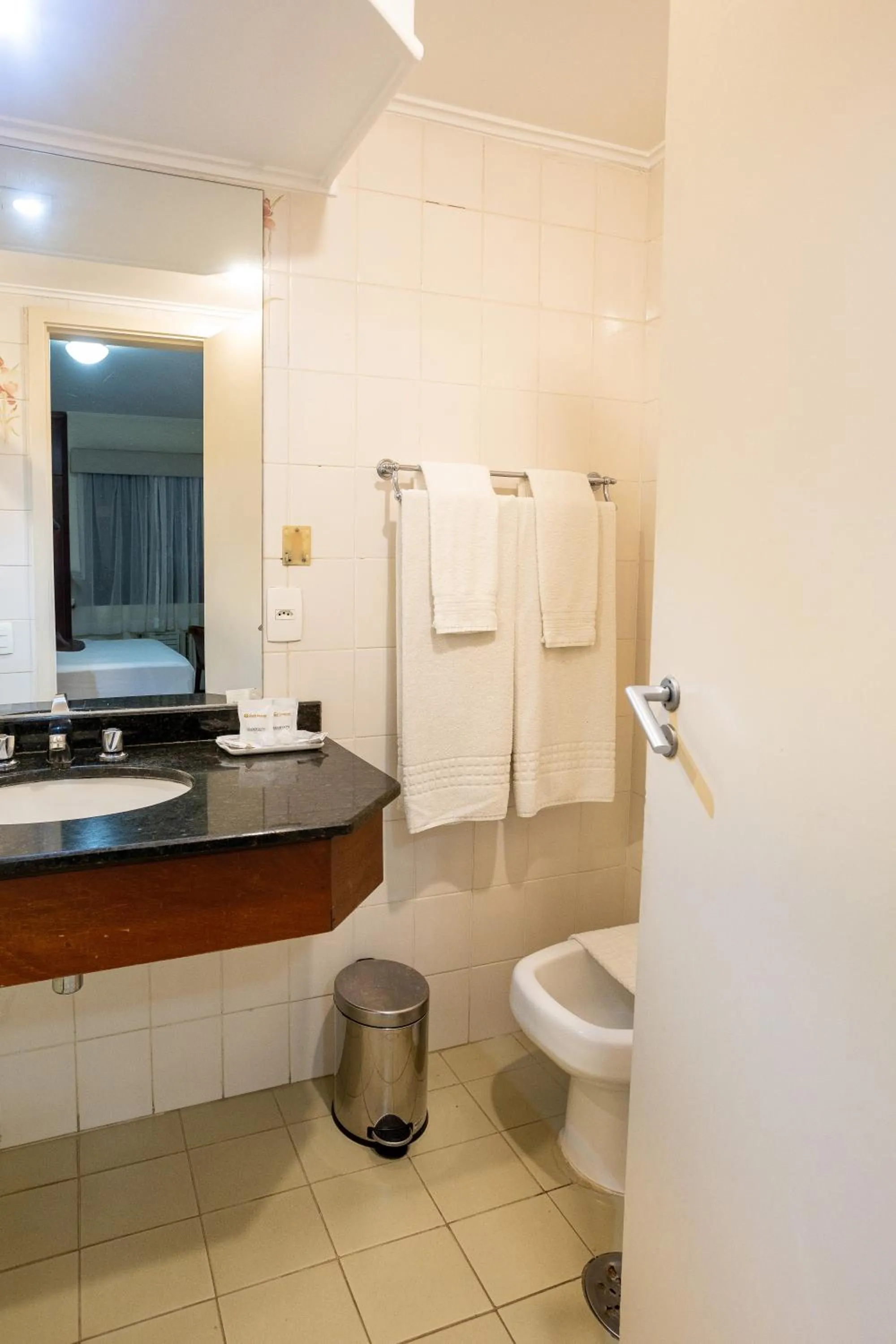Bathroom in Park Tower Campinas Residence by Nacional Inn