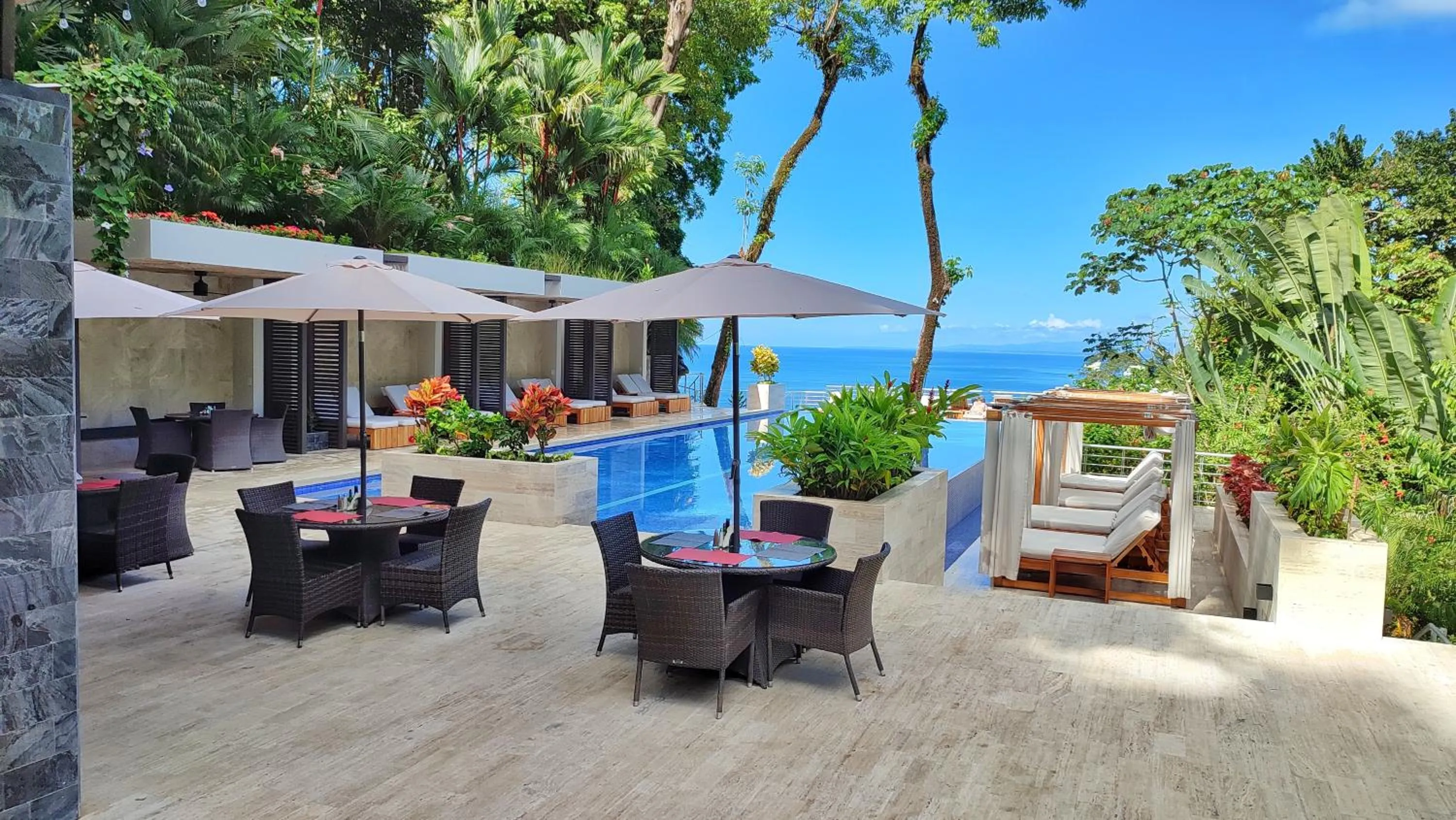 Swimming pool in Los Altos Resort