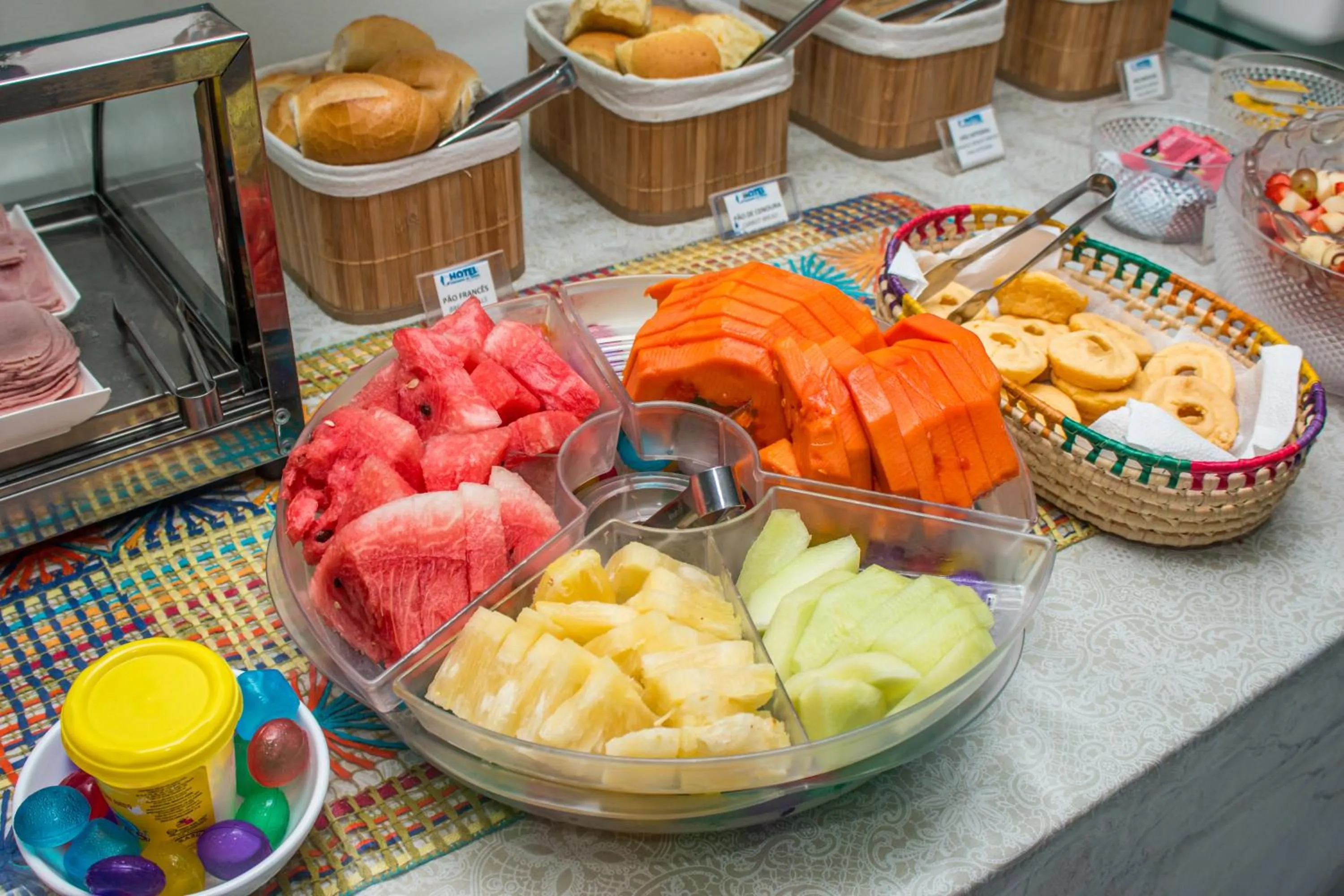 Buffet breakfast in Hotel Pousada Da Sereia