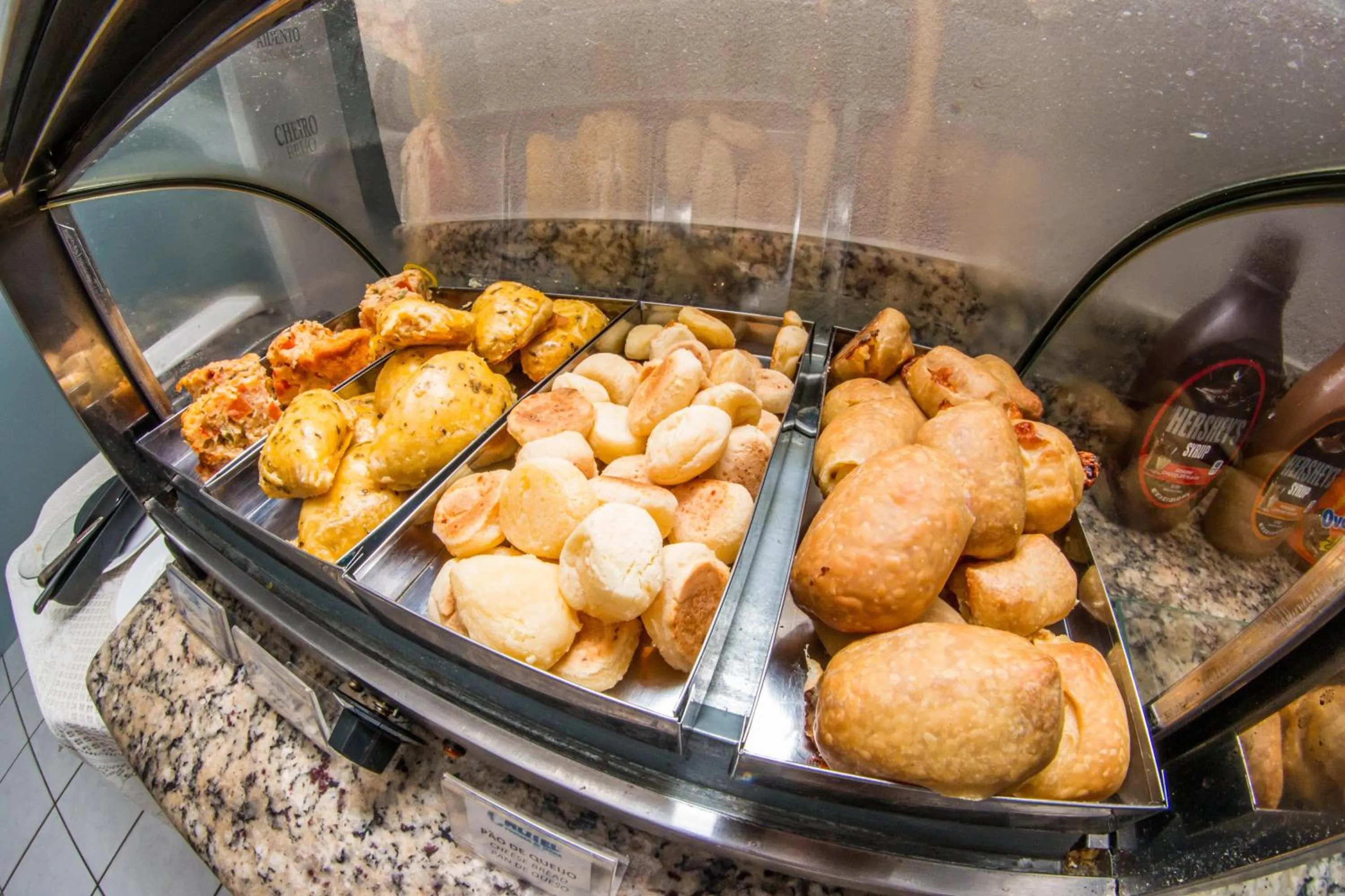 Buffet breakfast in Hotel Pousada Da Sereia