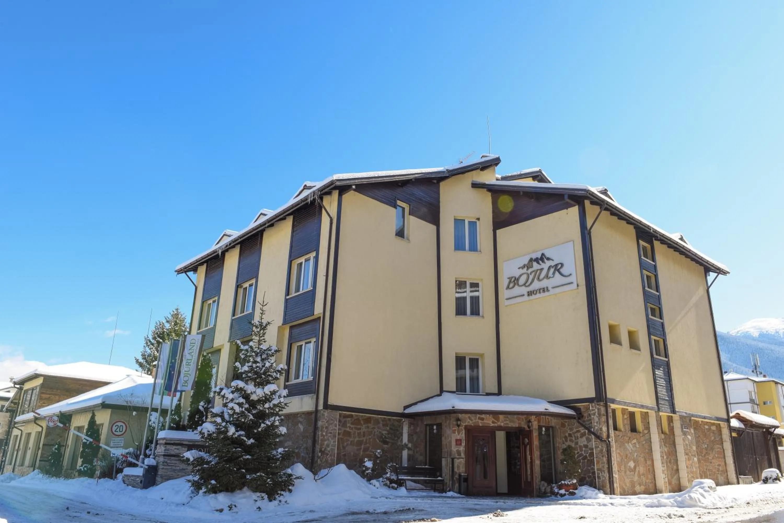 Facade/entrance in Hotel Bojur & Bojurland Apartment Complex