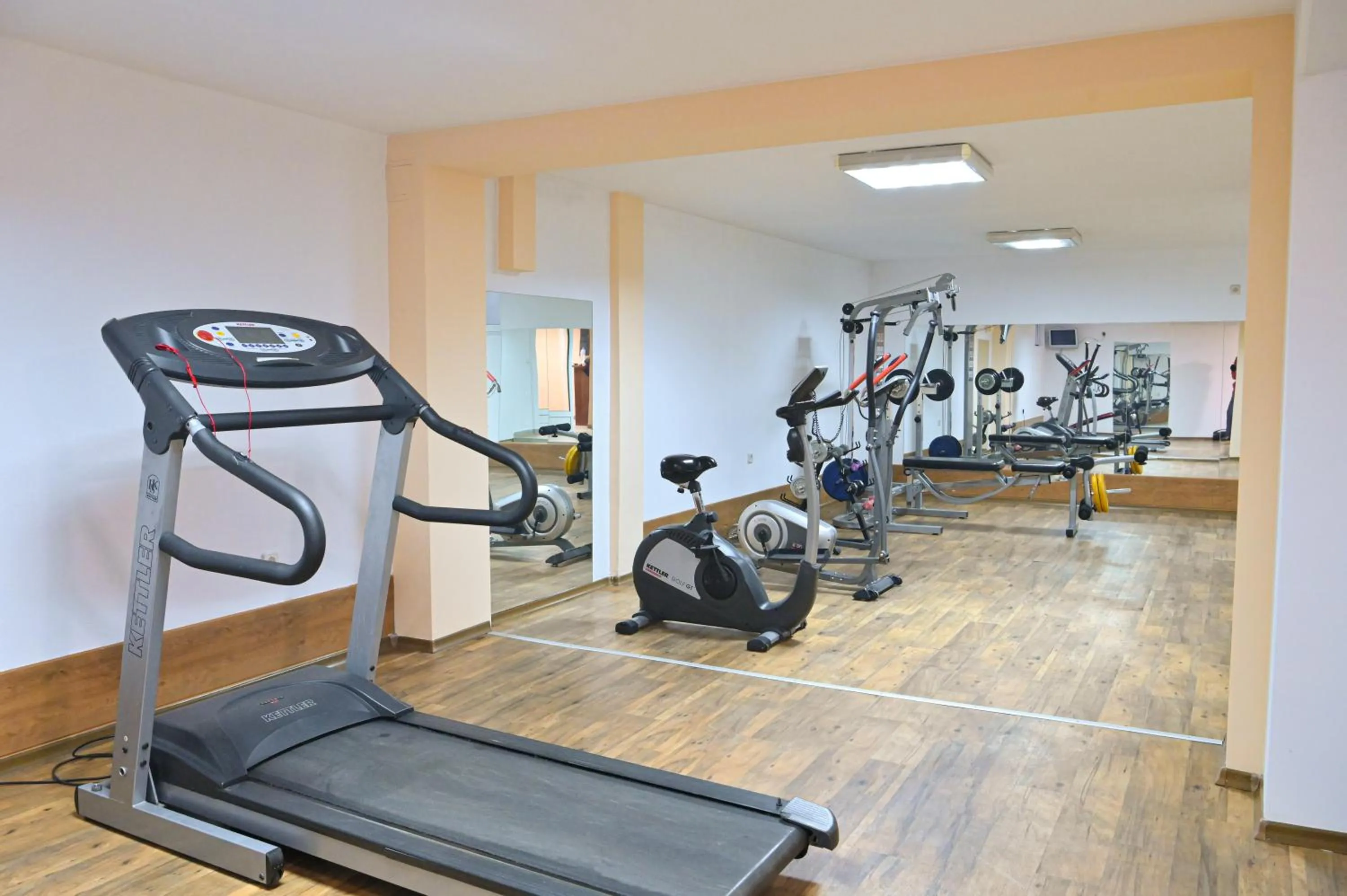 Fitness centre/facilities in Hotel Bojur & Bojurland Apartment Complex
