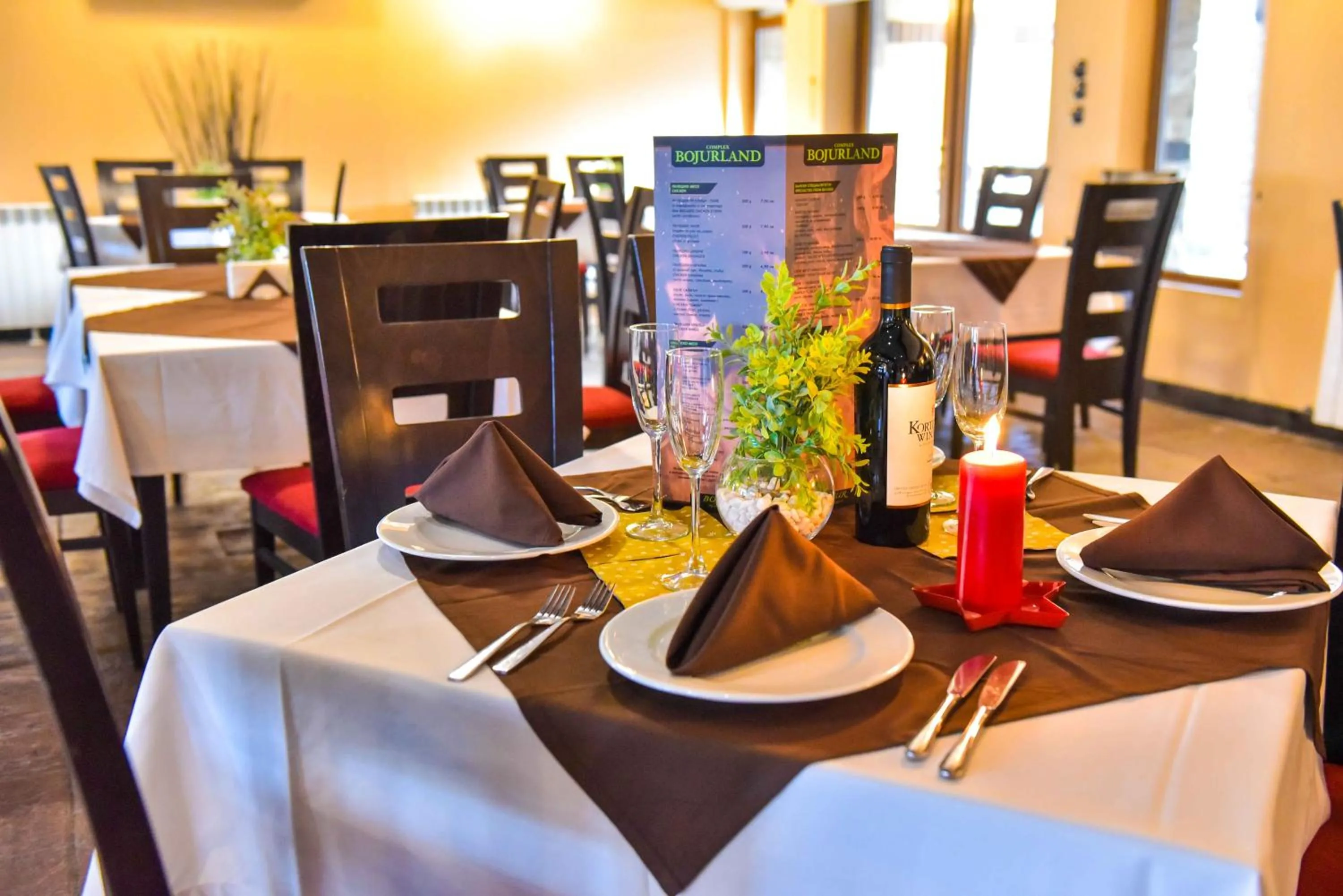 Restaurant/places to eat in Hotel Bojur & Bojurland Apartment Complex