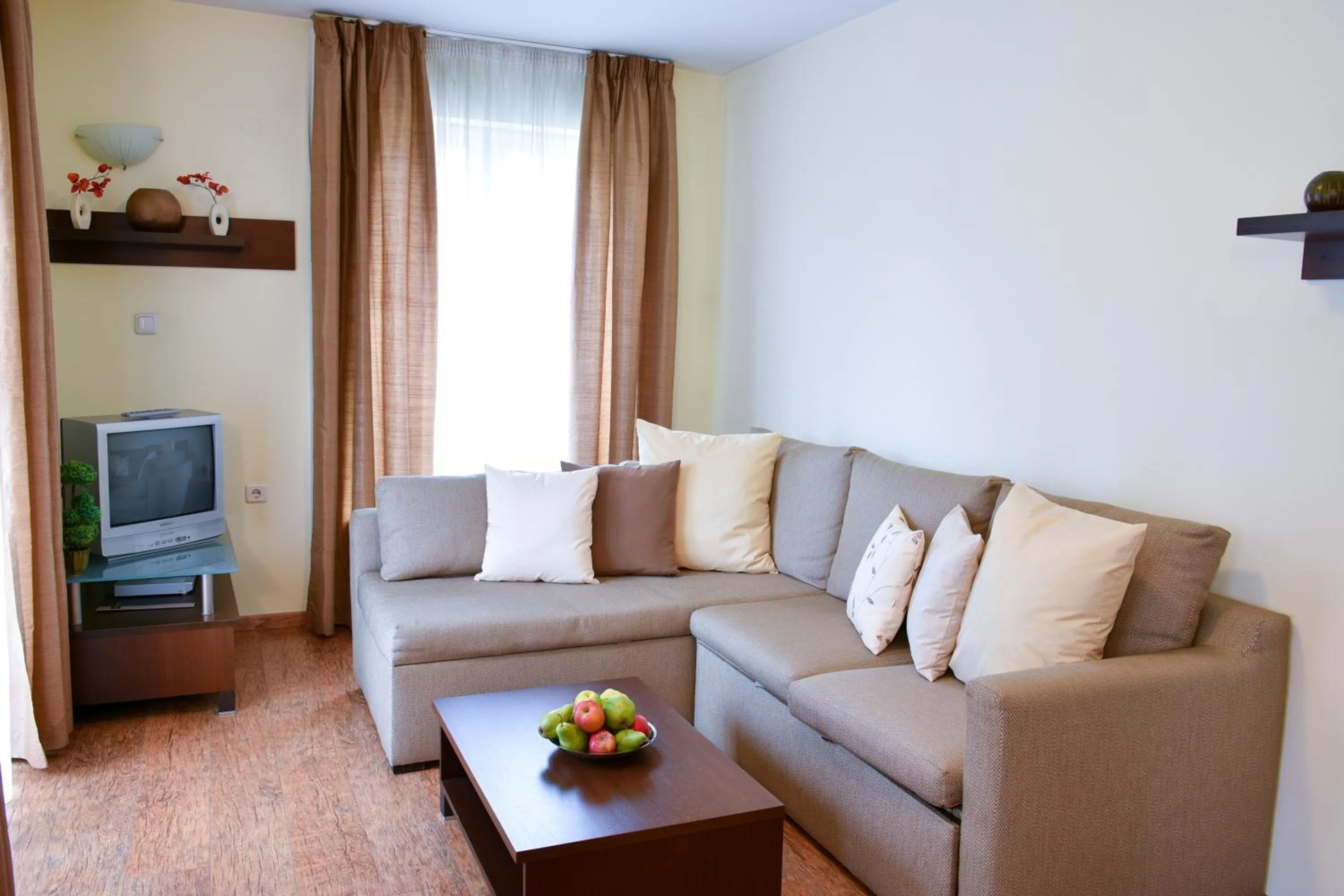 Day in Hotel Bojur & Bojurland Apartment Complex