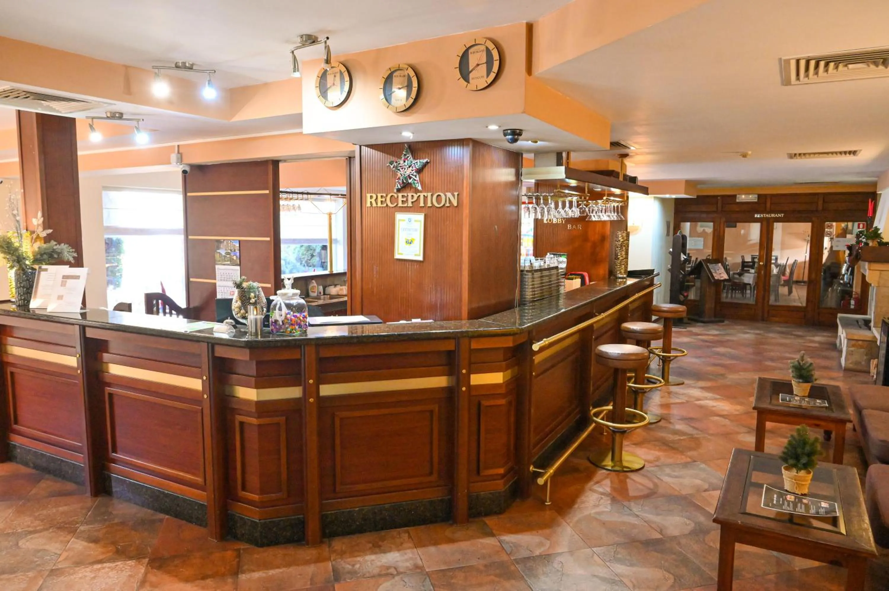 Lobby or reception in Hotel Bojur & Bojurland Apartment Complex