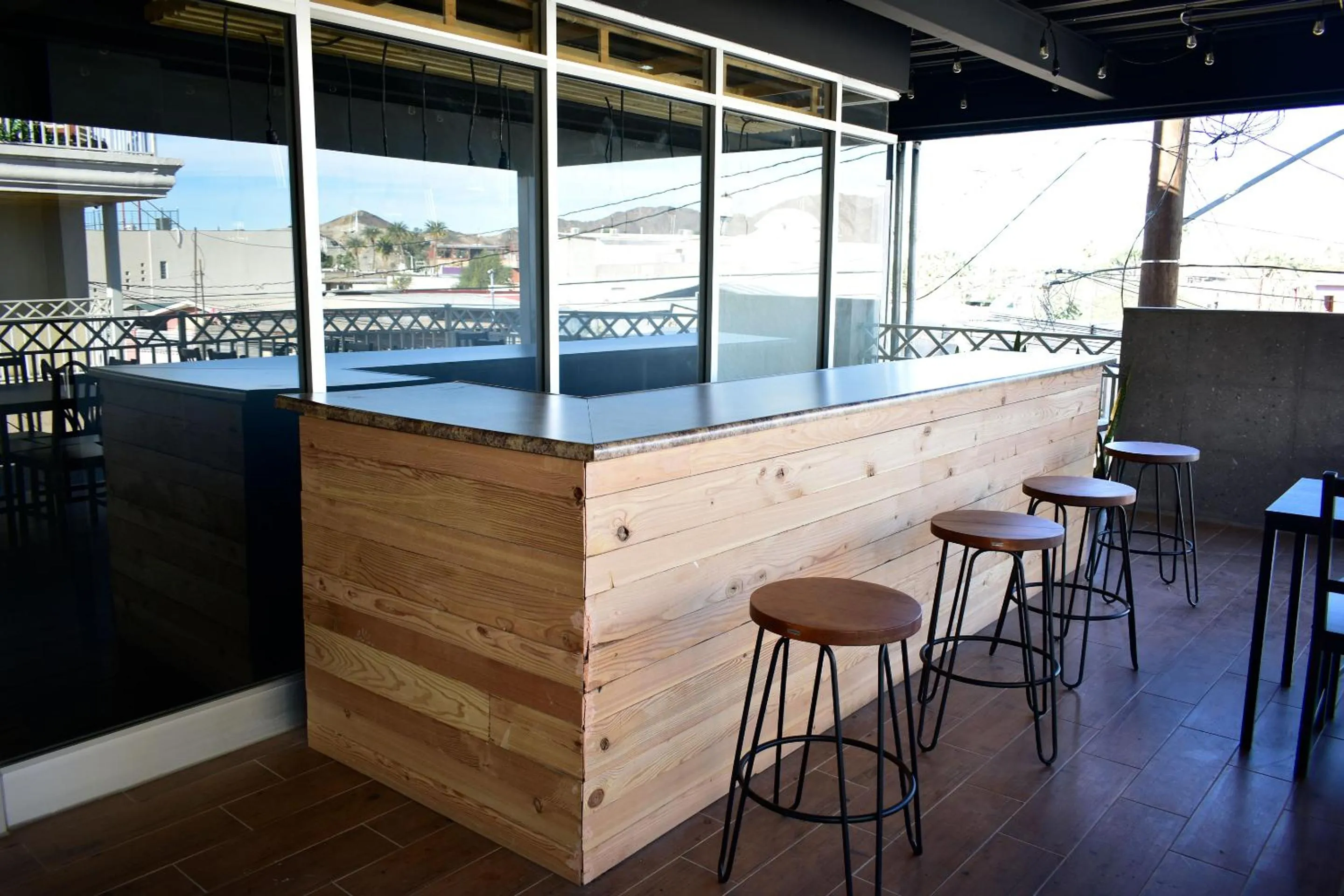 California Comfort & Suites